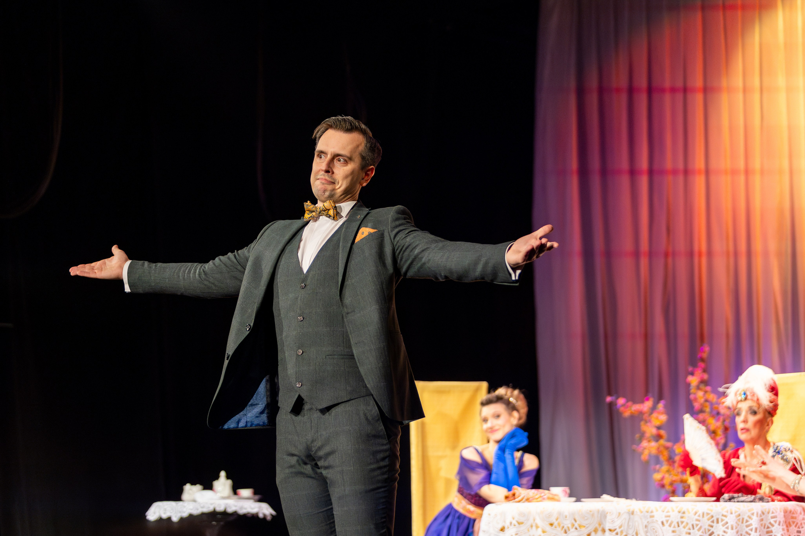 Новый театр «Как важно быть серьезным». Профессиональный интерьерный и репортажный фотограф Минск и РБ. Максим Орлов