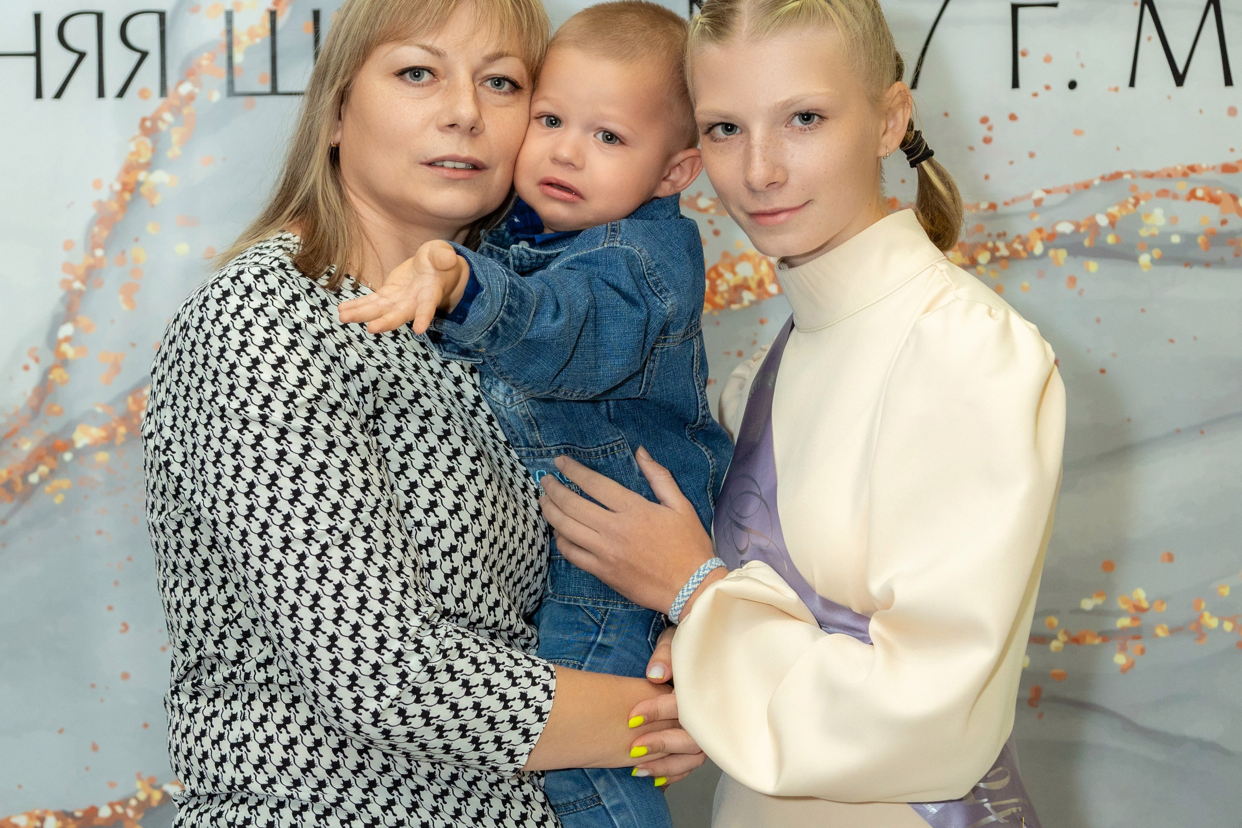 Вручение дипломов. 47 школа. Профессиональный интерьерный и репортажный фотограф Минск и РБ. Максим Орлов