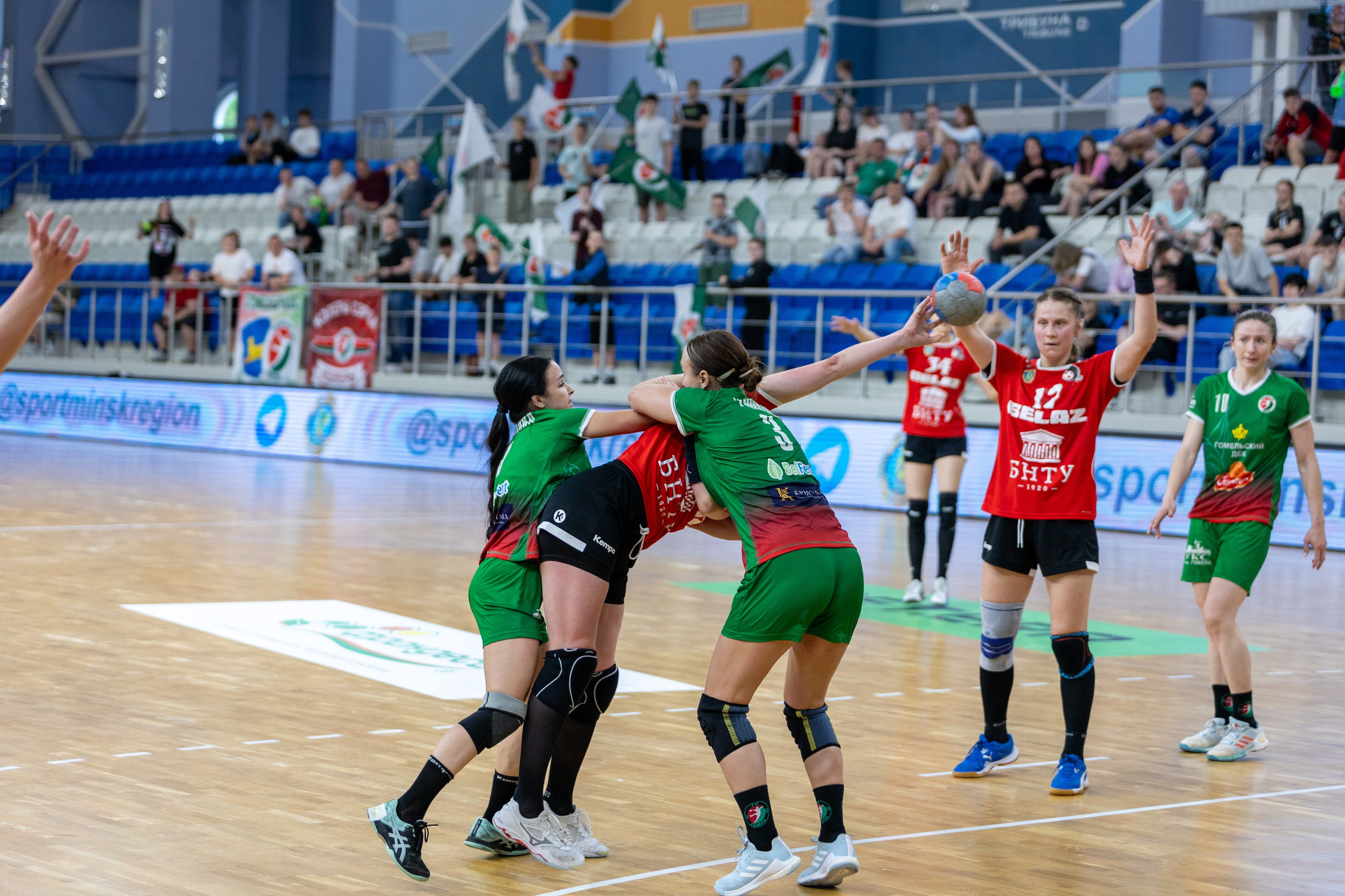 Гандбол. Финал. БНТУ — Гомель. 25.05.2024. Профессиональный интерьерный и репортажный фотограф Минск и РБ. Максим Орлов