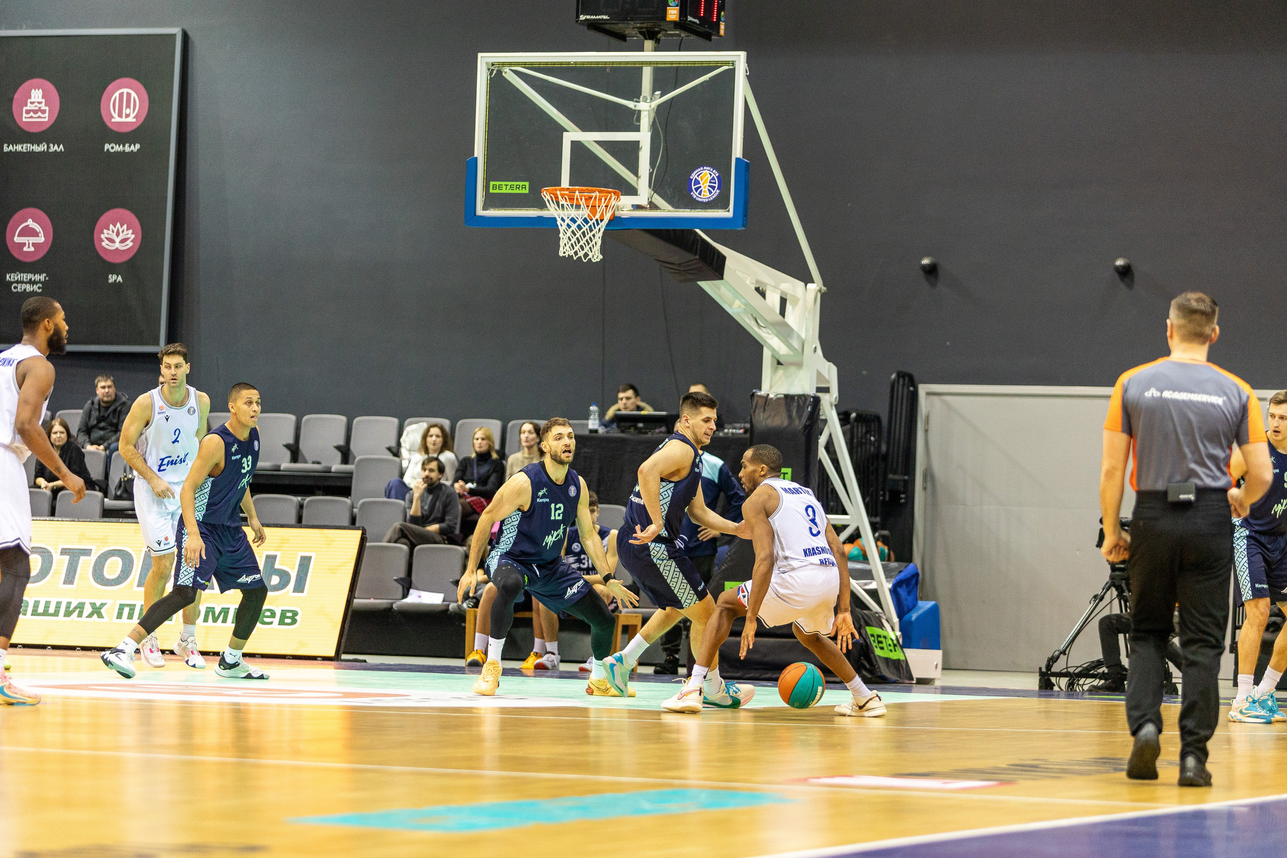 Баскетбол. Лучшие кадры. Минск — Енисей. 11.12.2023. Профессиональный интерьерный и репортажный фотограф Минск и РБ. Максим Орлов