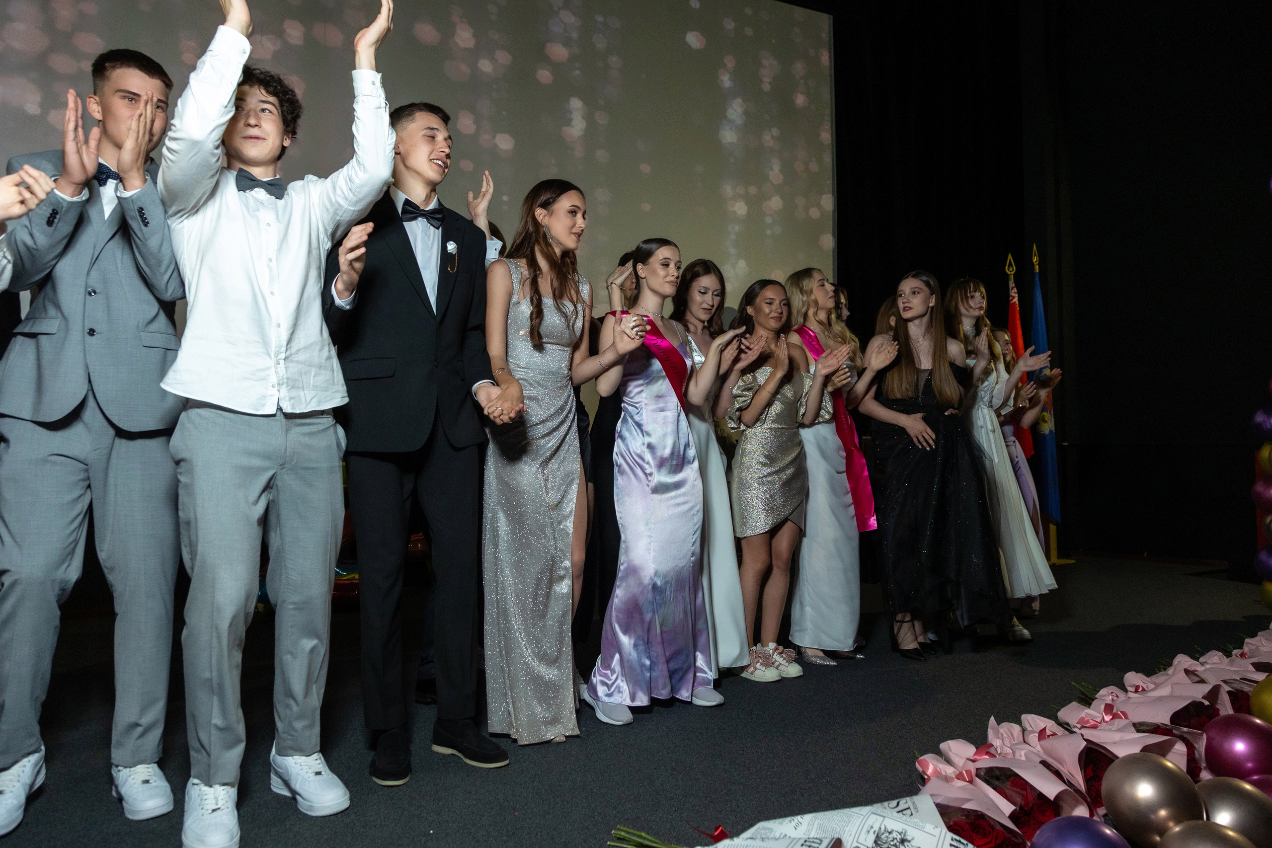 Вручение дипломов. 47 школа. Профессиональный интерьерный и репортажный фотограф Минск и РБ. Максим Орлов