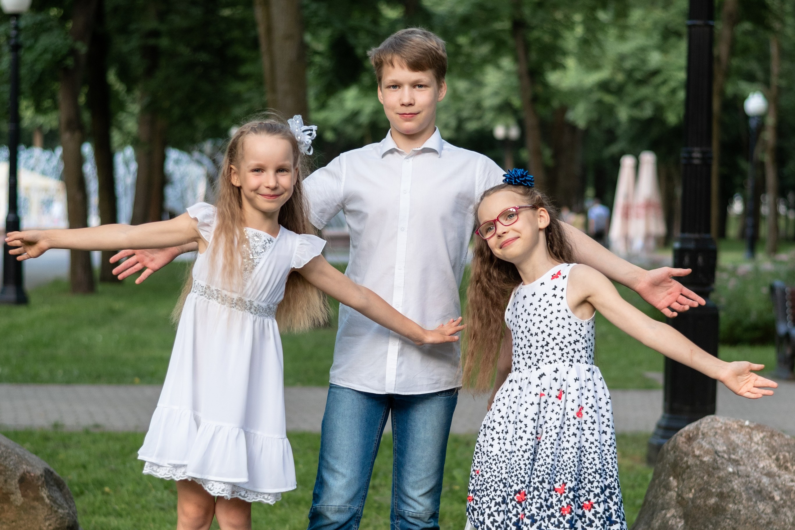 Кирилл + Таня = Леша, Аня и Настя. Профессиональный интерьерный и репортажный фотограф Минск и РБ. Максим Орлов