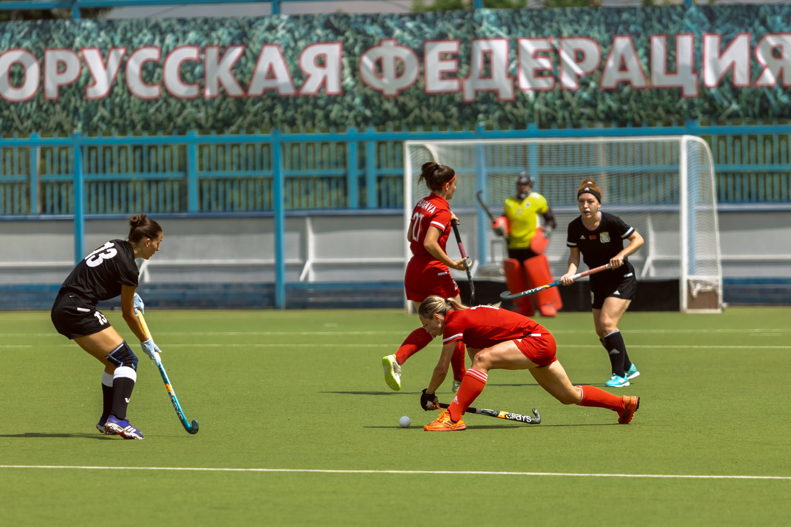 Хоккей на траве. Девушки. Минск — Виктория. 16.06.2024. Профессиональный интерьерный и репортажный фотограф Минск и РБ. Максим Орлов
