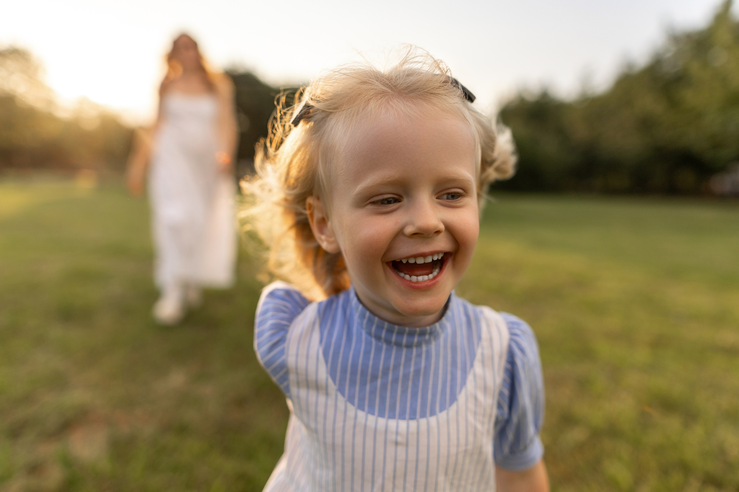 Стеша с мамой. Профессиональный интерьерный и репортажный фотограф Минск и РБ. Максим Орлов