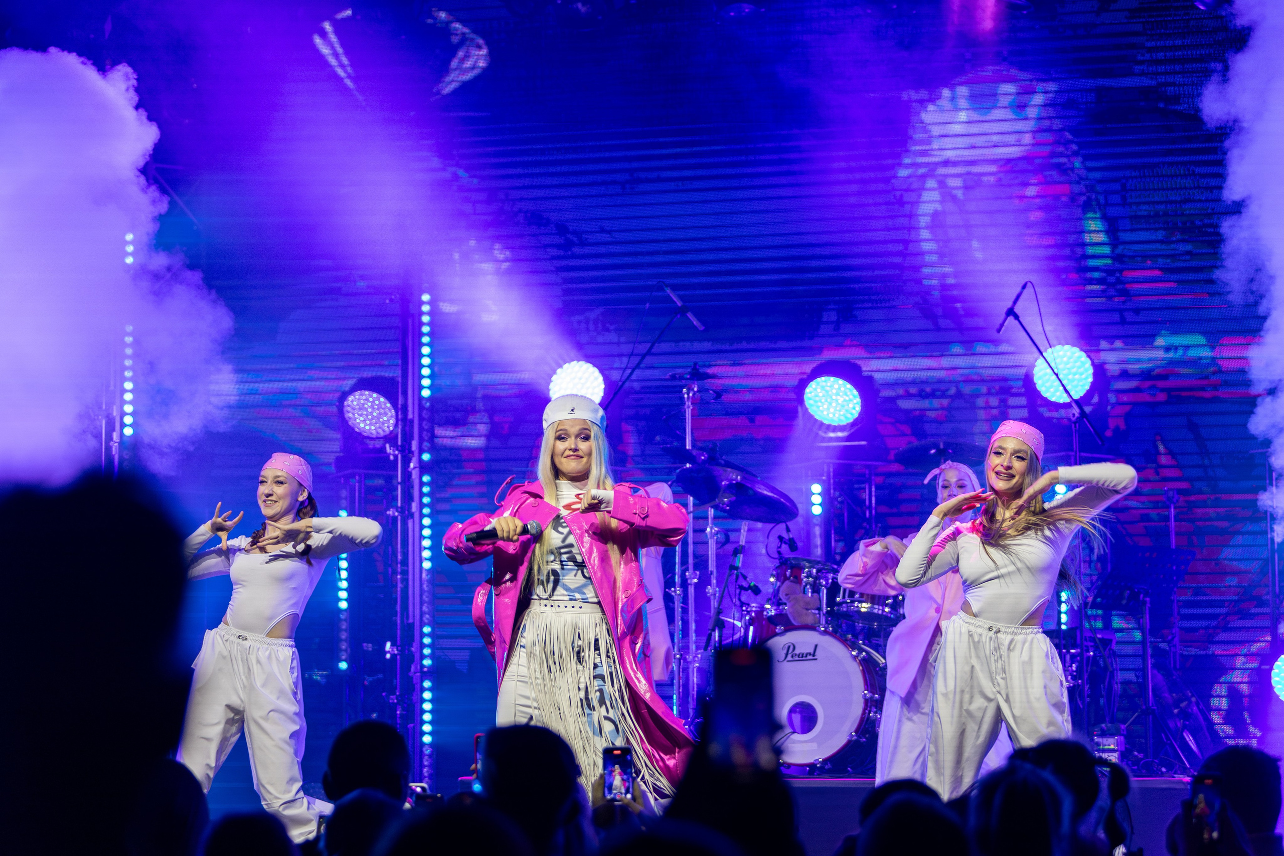 Концерт Насти Кравченко. Профессиональный интерьерный и репортажный фотограф Минск и РБ. Максим Орлов