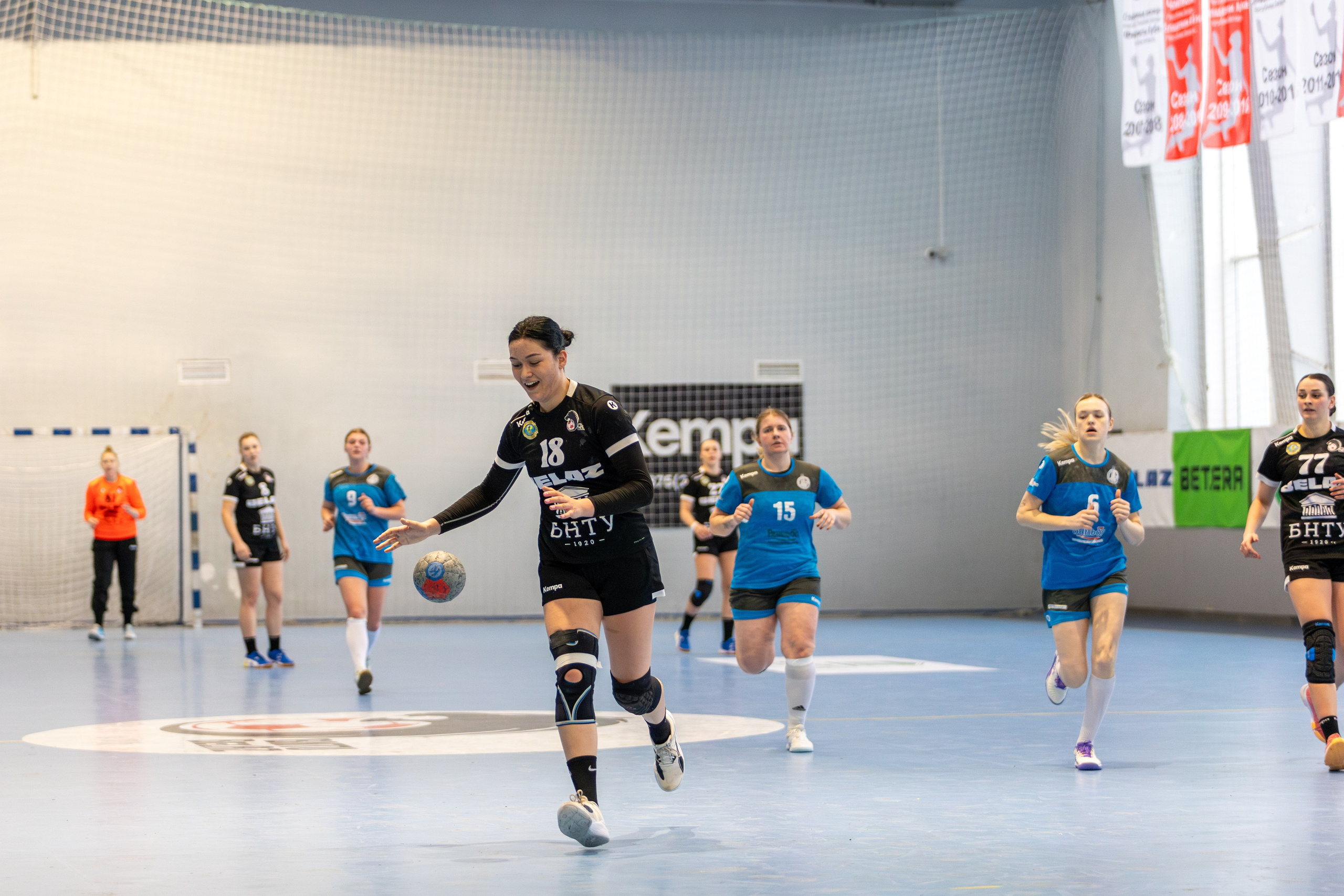 Гандбол. Лучшие кадры. БНТУ — Витебчанка. Профессиональный интерьерный и репортажный фотограф Минск и РБ. Максим Орлов