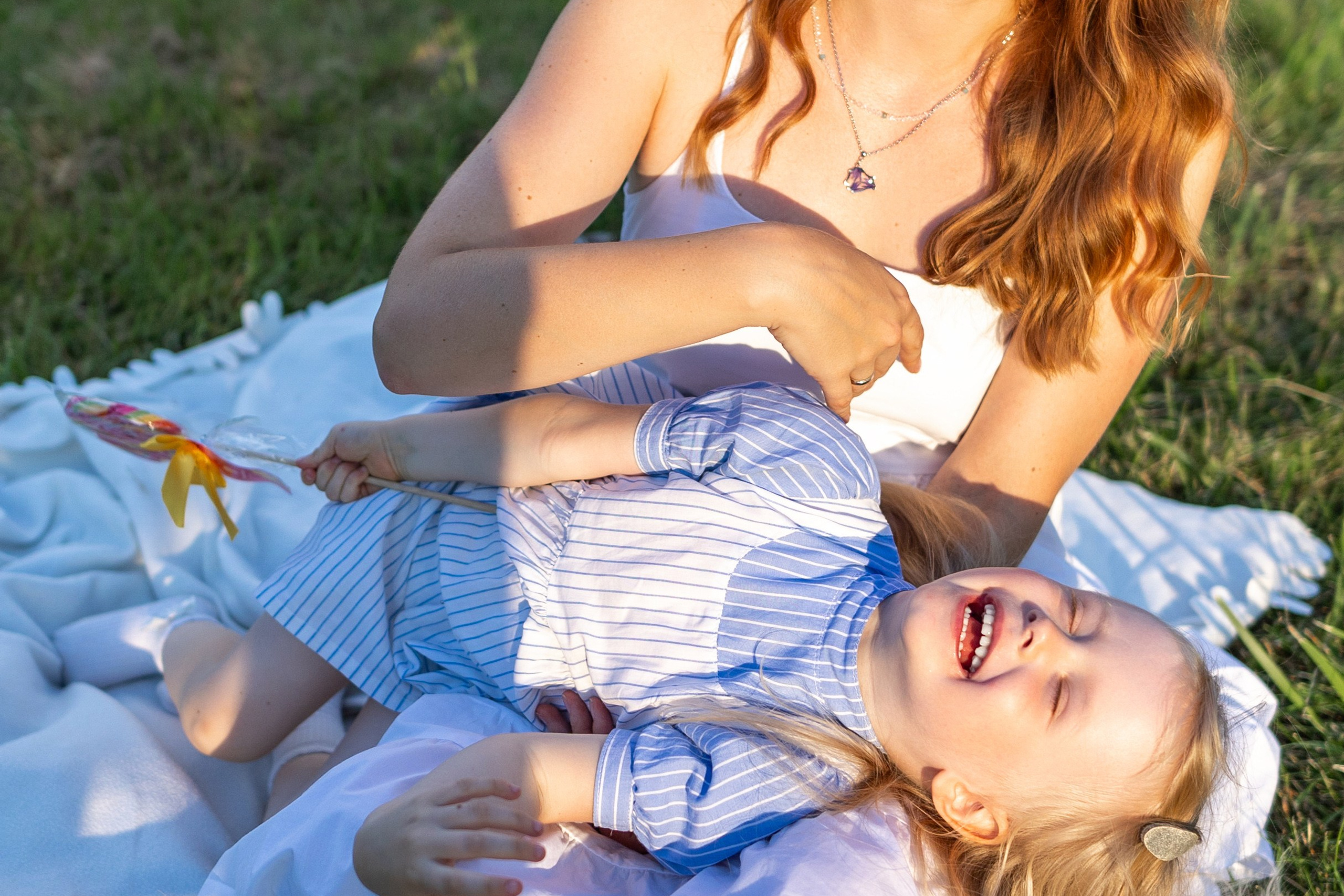 Стеша с мамой. Профессиональный интерьерный и репортажный фотограф Минск и РБ. Максим Орлов