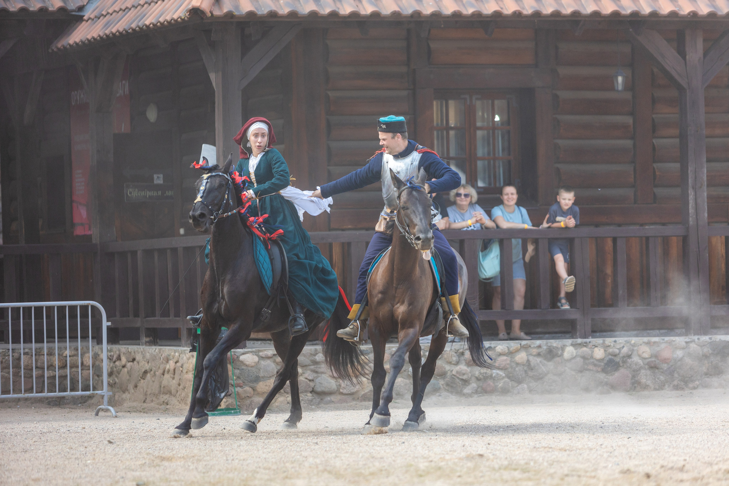 Выступление «Золотой шпоры» на празднике города Лиды. Профессиональный интерьерный и репортажный фотограф Минск и РБ. Максим Орлов