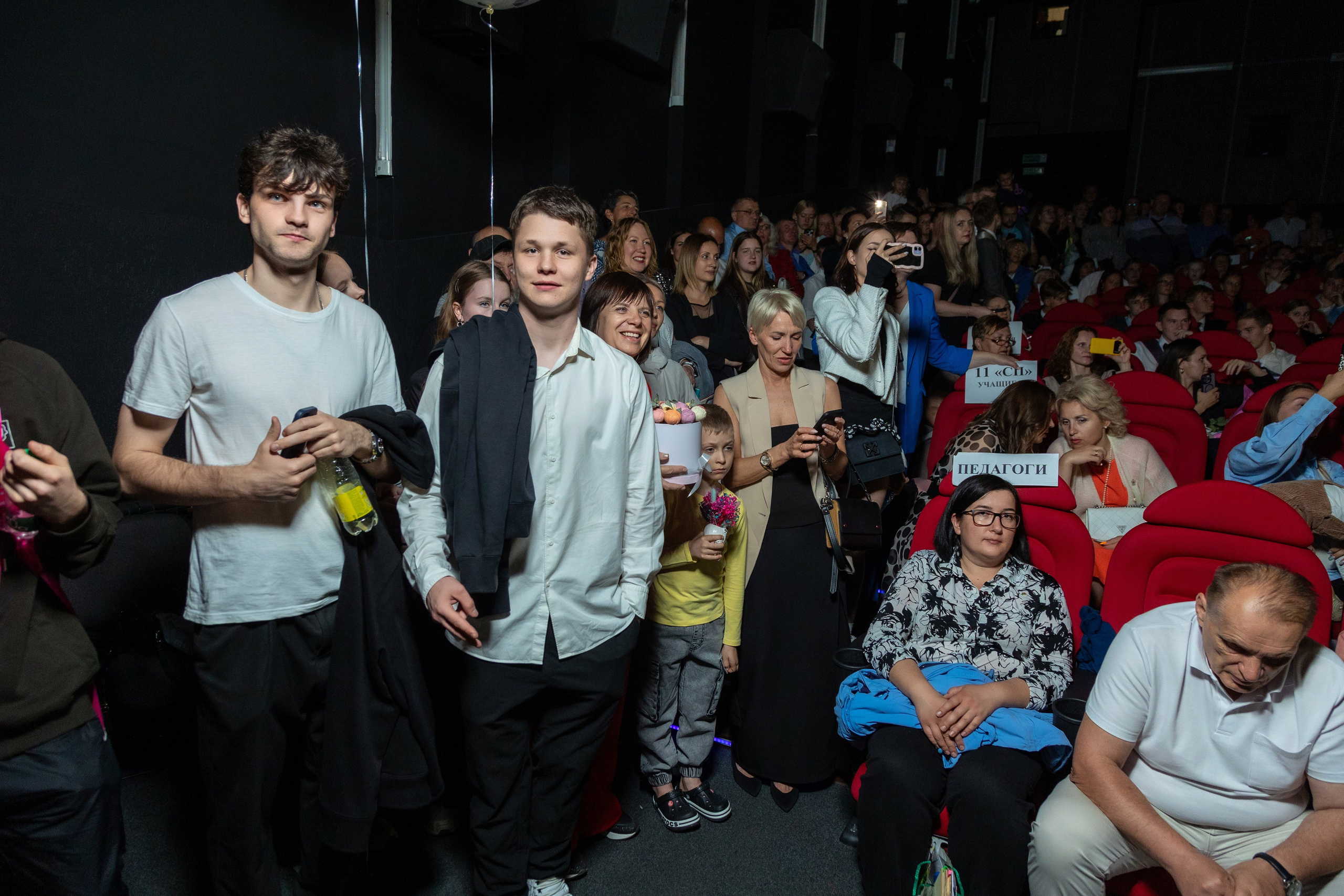 Вручение дипломов. 47 школа. Профессиональный интерьерный и репортажный фотограф Минск и РБ. Максим Орлов