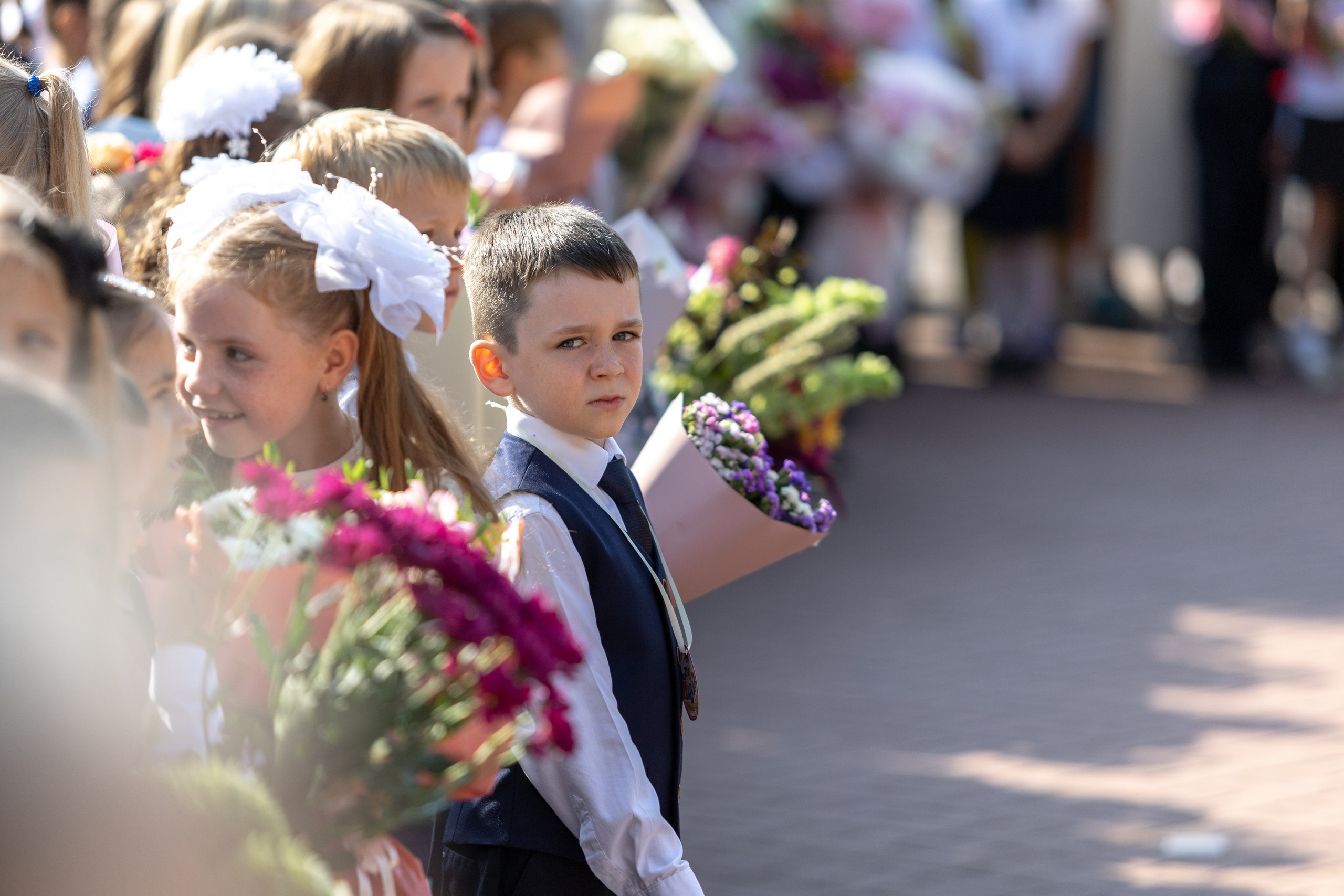 Линейка 1 сентября 2023 г. Профессиональный интерьерный и репортажный фотограф Минск и РБ. Максим Орлов