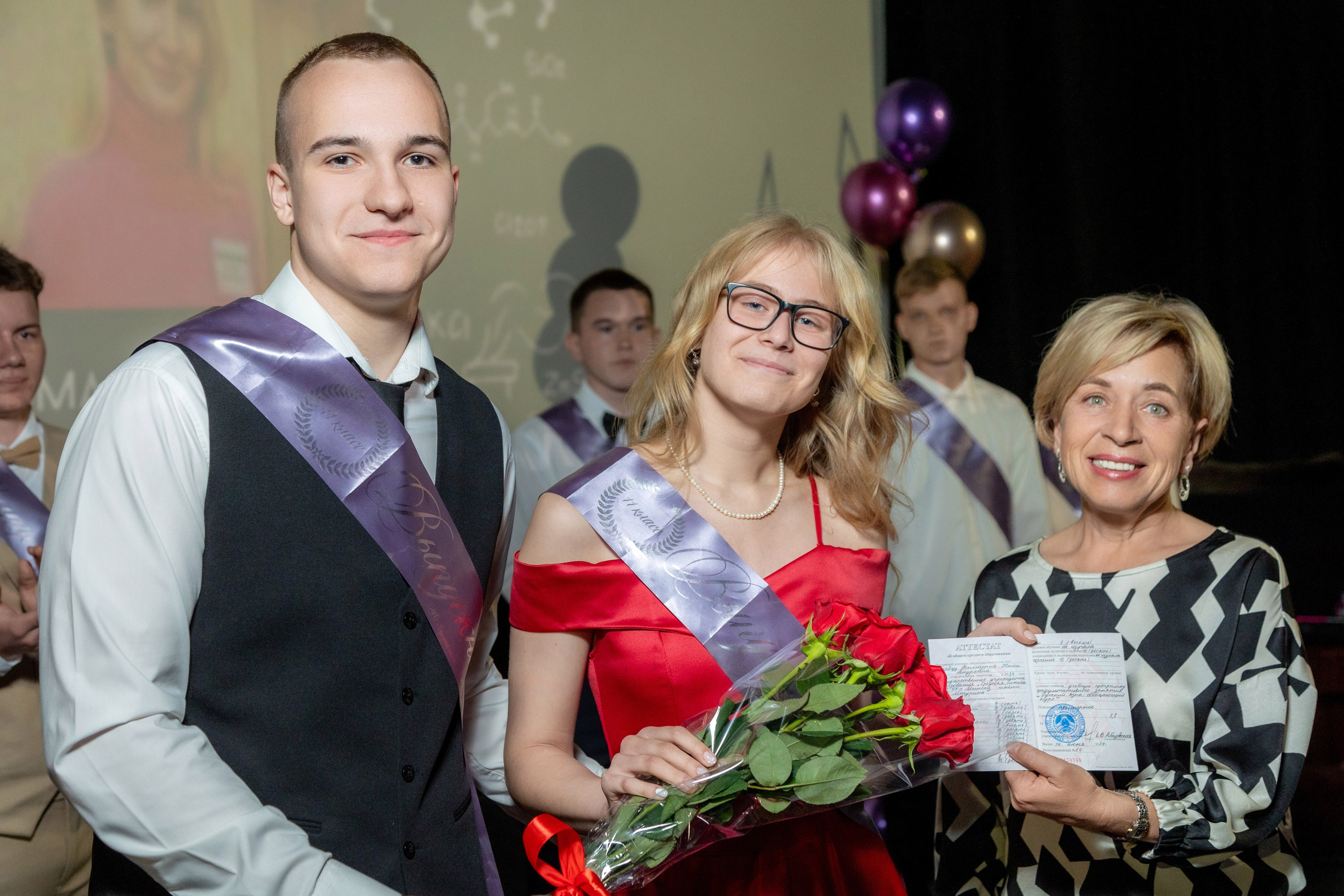 Вручение дипломов. 47 школа. Профессиональный интерьерный и репортажный фотограф Минск и РБ. Максим Орлов
