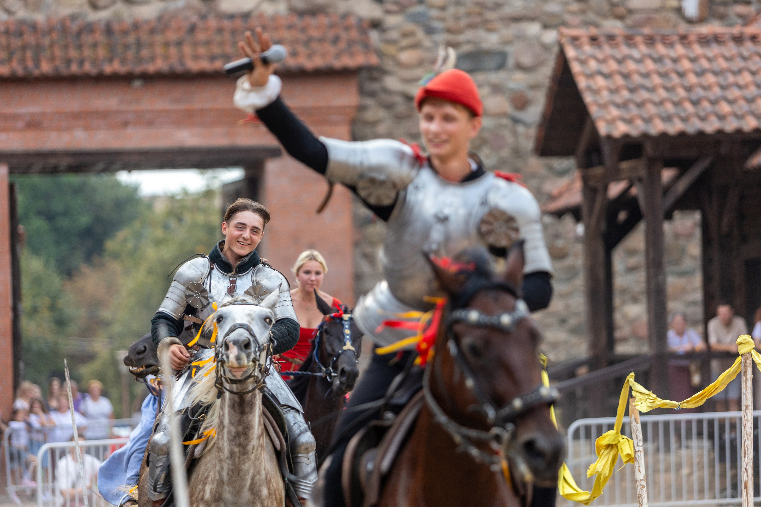 Выступление «Золотой шпоры» на празднике города Лиды. Профессиональный интерьерный и репортажный фотограф Минск и РБ. Максим Орлов