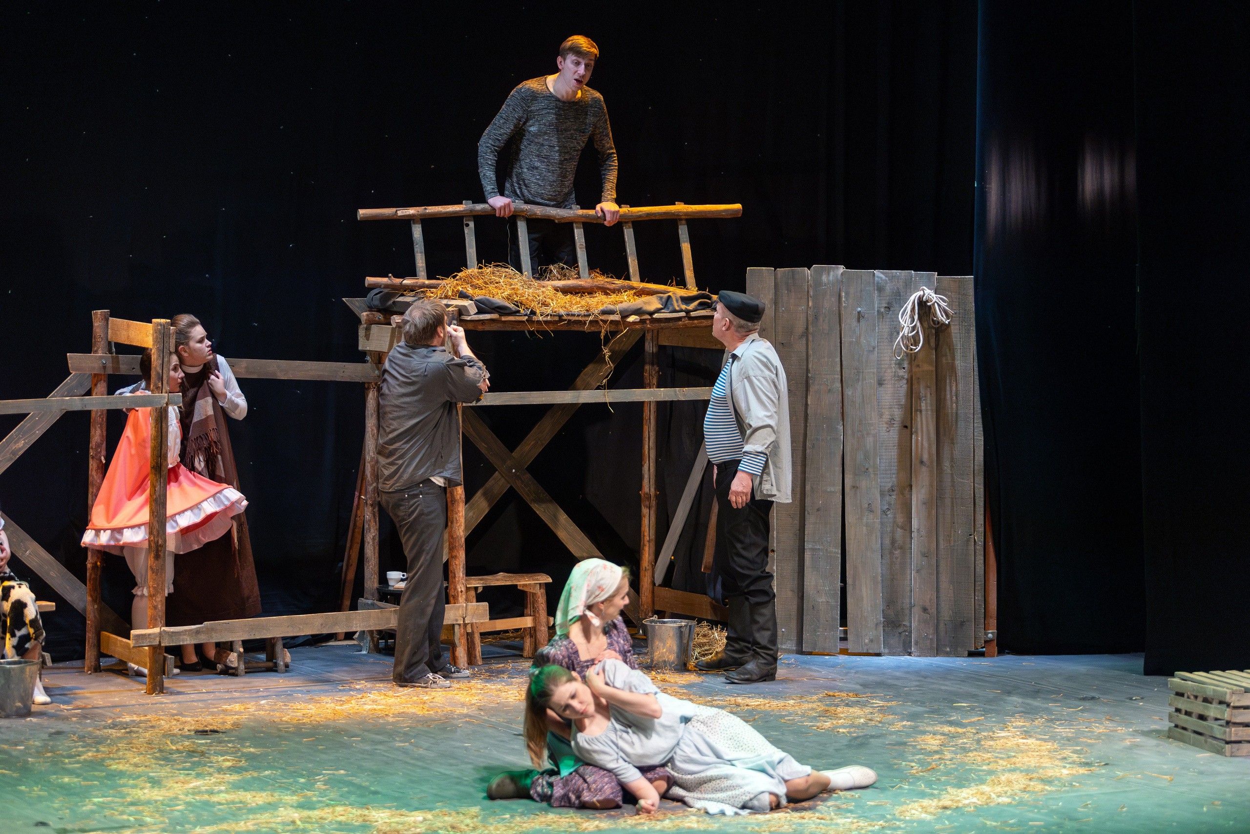 Театр белорусской армии «Очень простая история». Профессиональный интерьерный и репортажный фотограф Минск и РБ. Максим Орлов