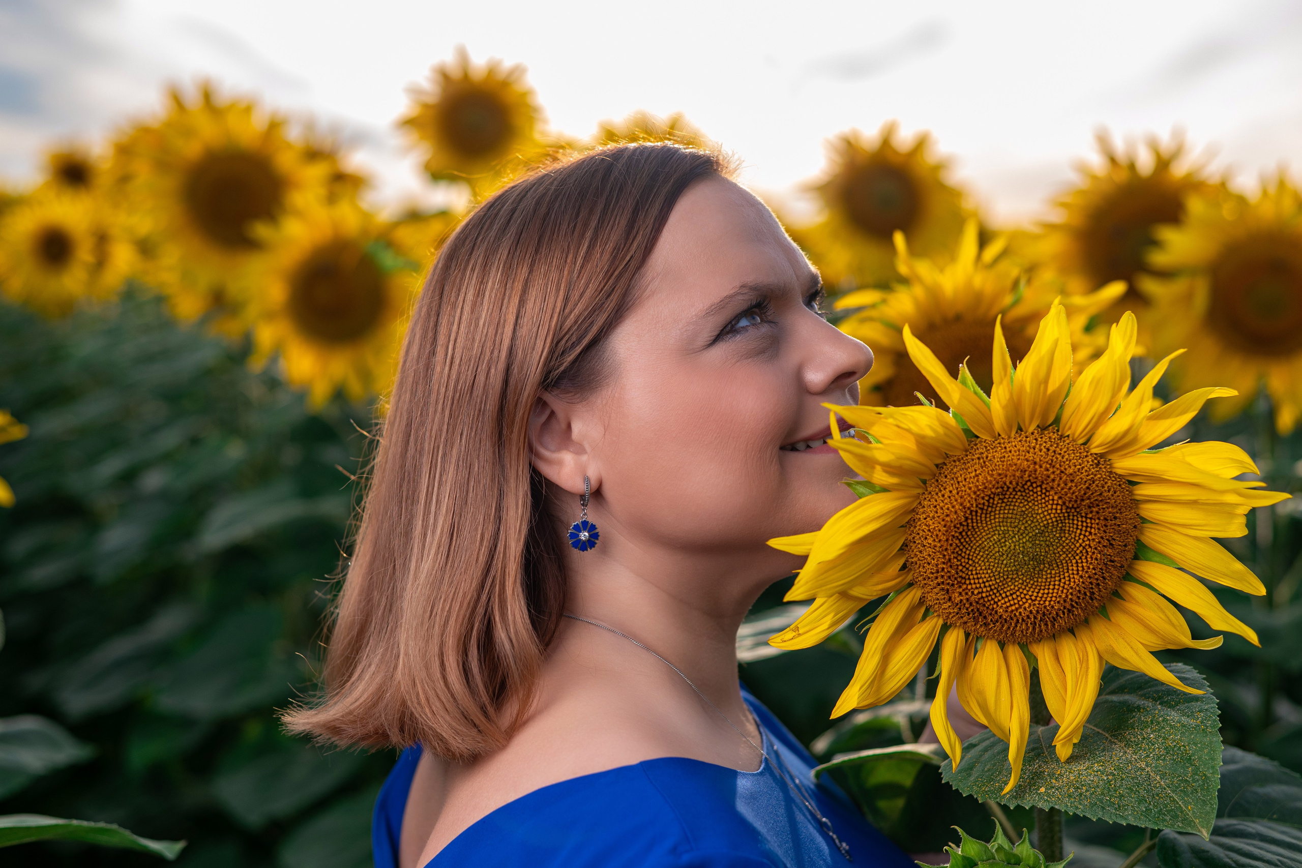 Катя в подсолнухах. Профессиональный интерьерный и репортажный фотограф Минск и РБ. Максим Орлов