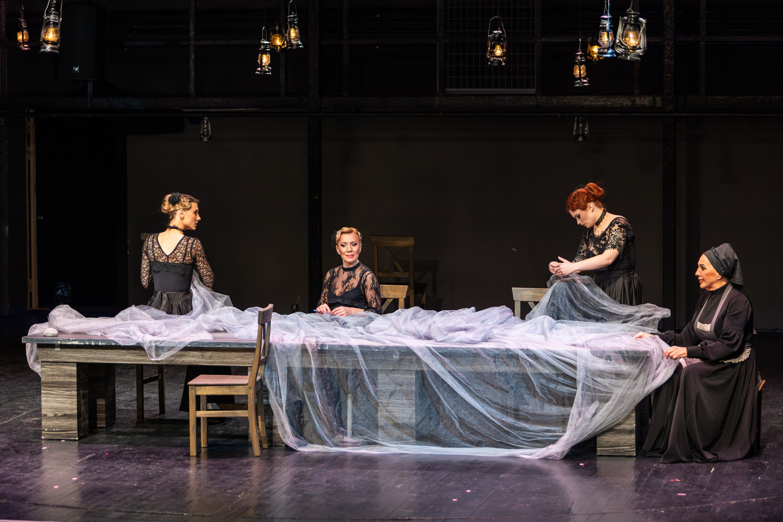 Новый театр «Дом Бернарды Альбы». Профессиональный интерьерный и репортажный фотограф Минск и РБ. Максим Орлов