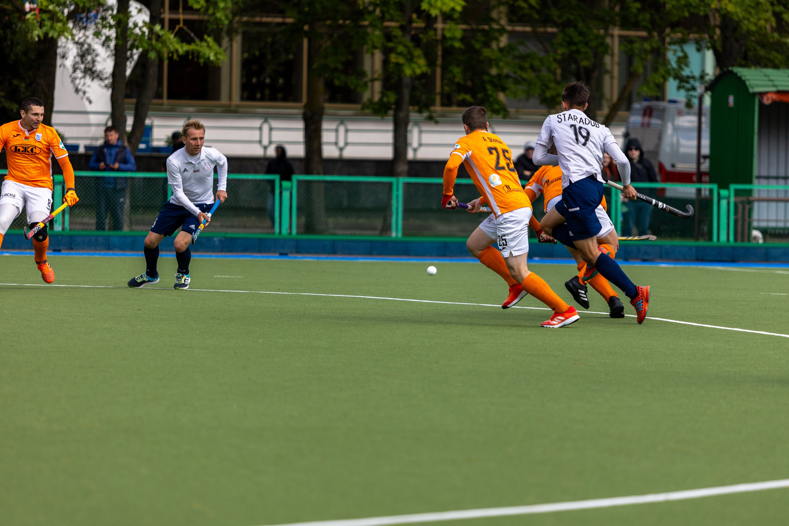 Хоккей на траве. ХК Минск — СК Строитель 11.05.2024. Профессиональный интерьерный и репортажный фотограф Минск и РБ. Максим Орлов