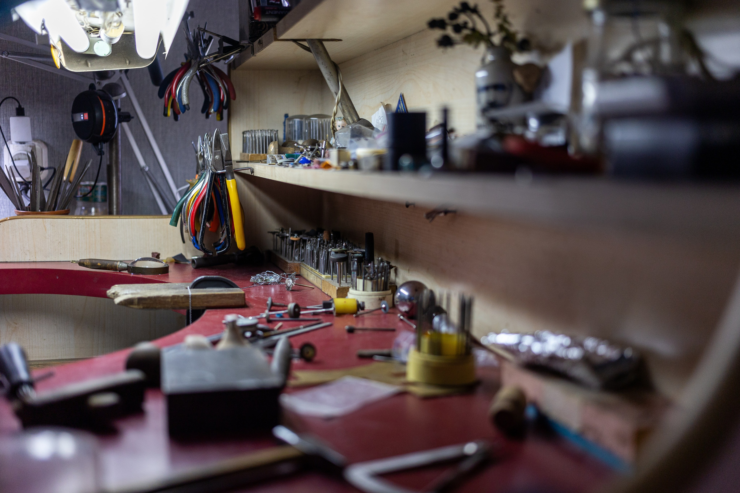 В ювелирной мастерской Артура Николаевича. Профессиональный интерьерный и репортажный фотограф Минск и РБ. Максим Орлов