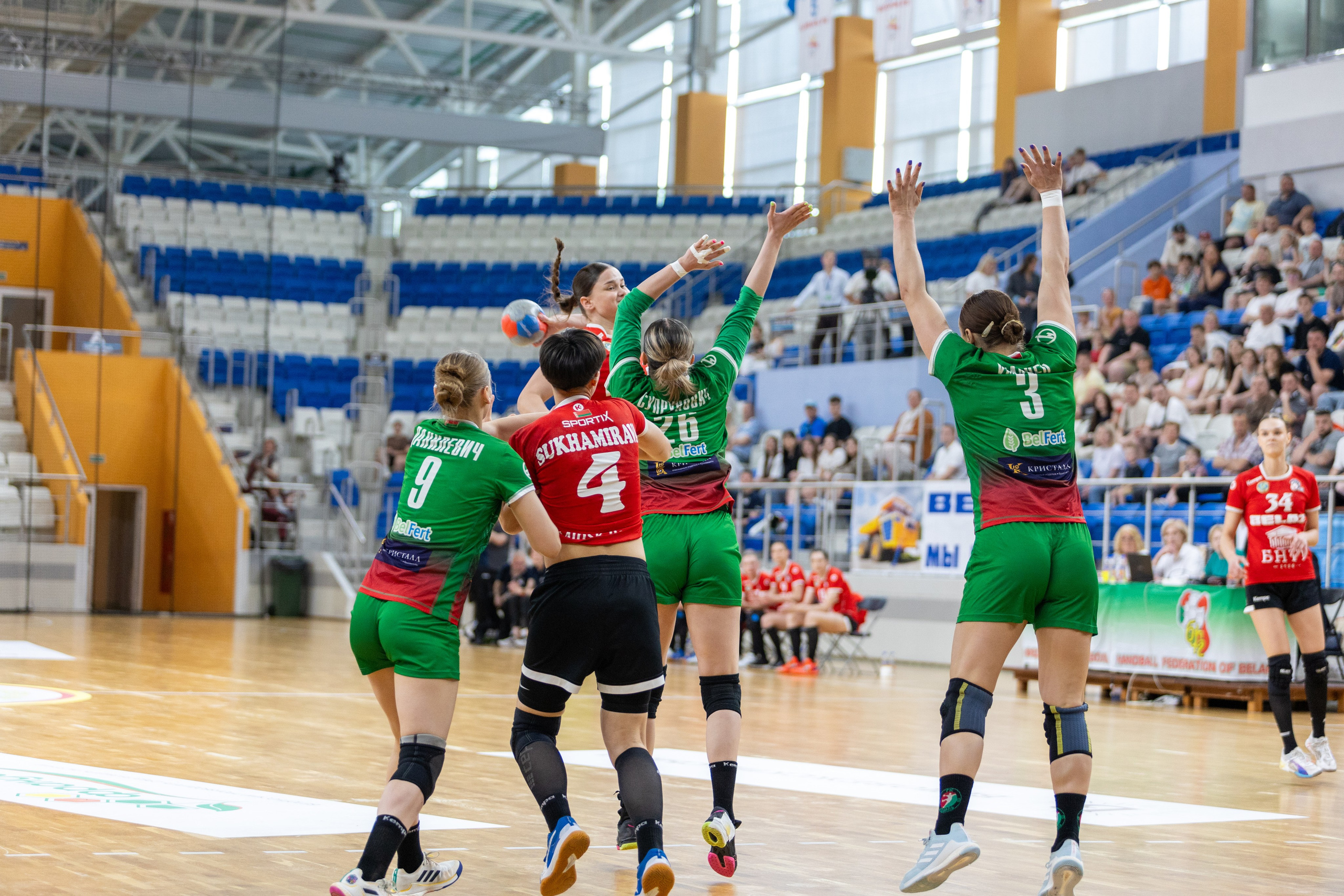 Гандбол. Финал. БНТУ — Гомель. 25.05.2024. Профессиональный интерьерный и репортажный фотограф Минск и РБ. Максим Орлов