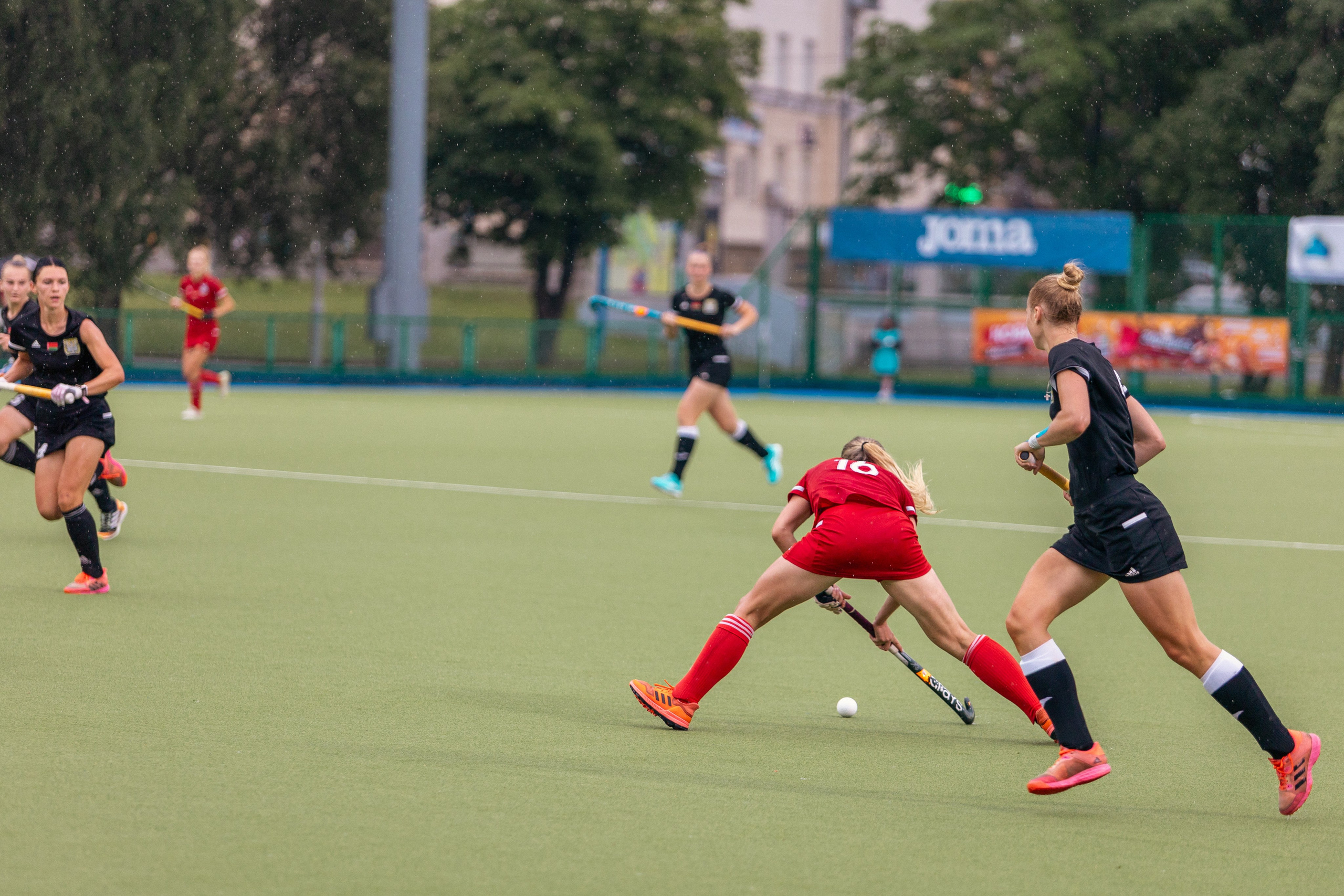 Хоккей на траве. Девушки. ХК Минск — ХК Виктория (Смолевичи) 10.06.2024. Профессиональный интерьерный и репортажный фотограф Минск и РБ. Максим Орлов