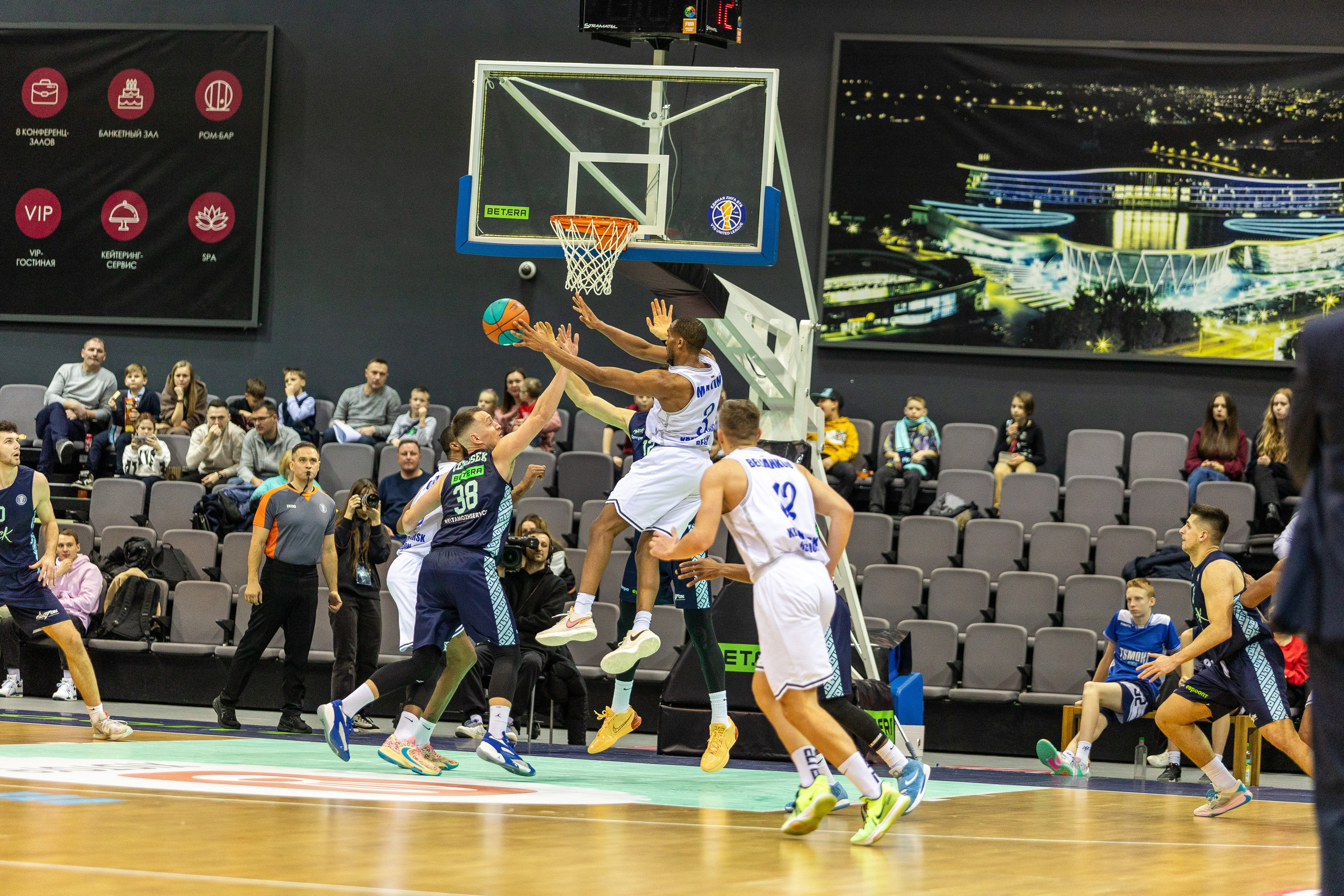 Баскетбол. Лучшие кадры. Минск — Енисей. 11.12.2023. Профессиональный интерьерный и репортажный фотограф Минск и РБ. Максим Орлов