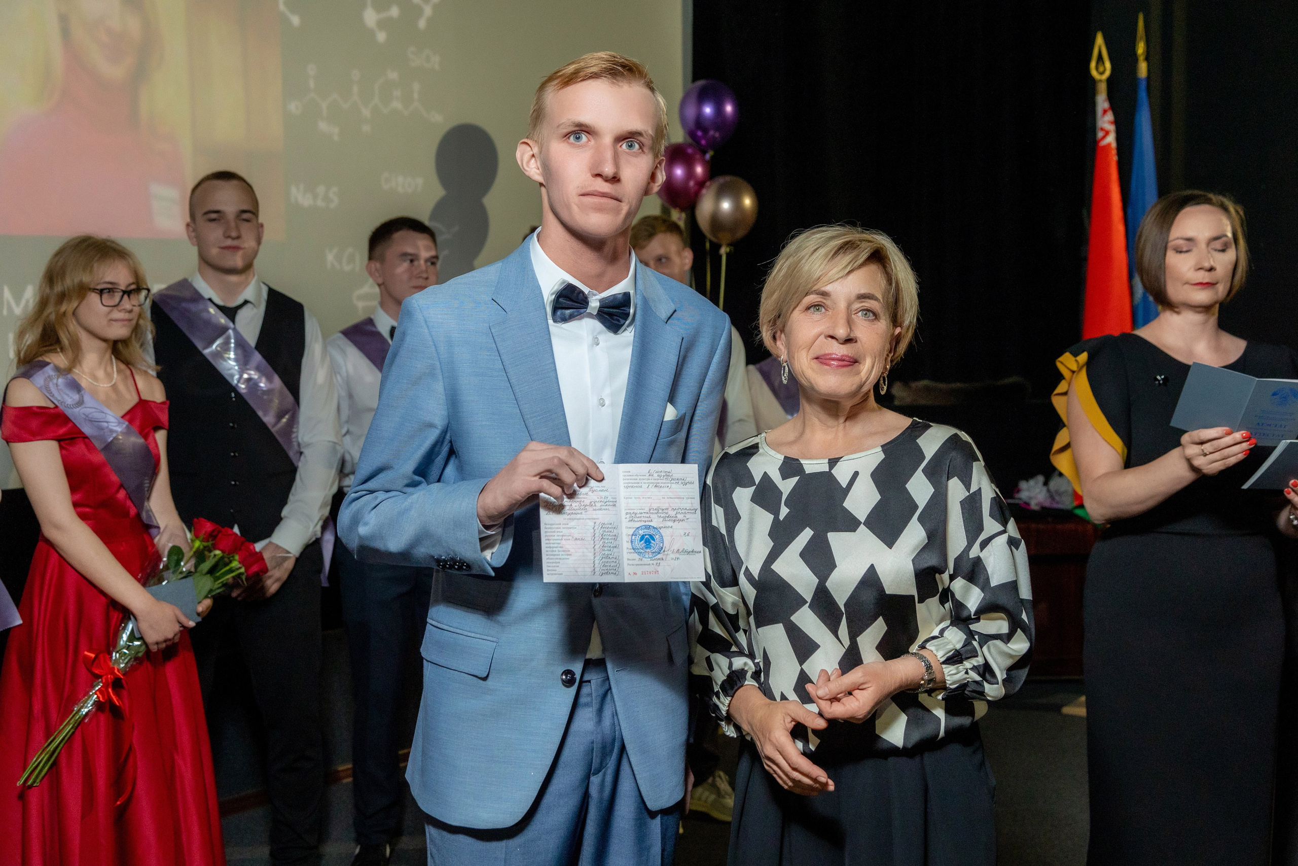 Вручение дипломов. 47 школа. Профессиональный интерьерный и репортажный фотограф Минск и РБ. Максим Орлов