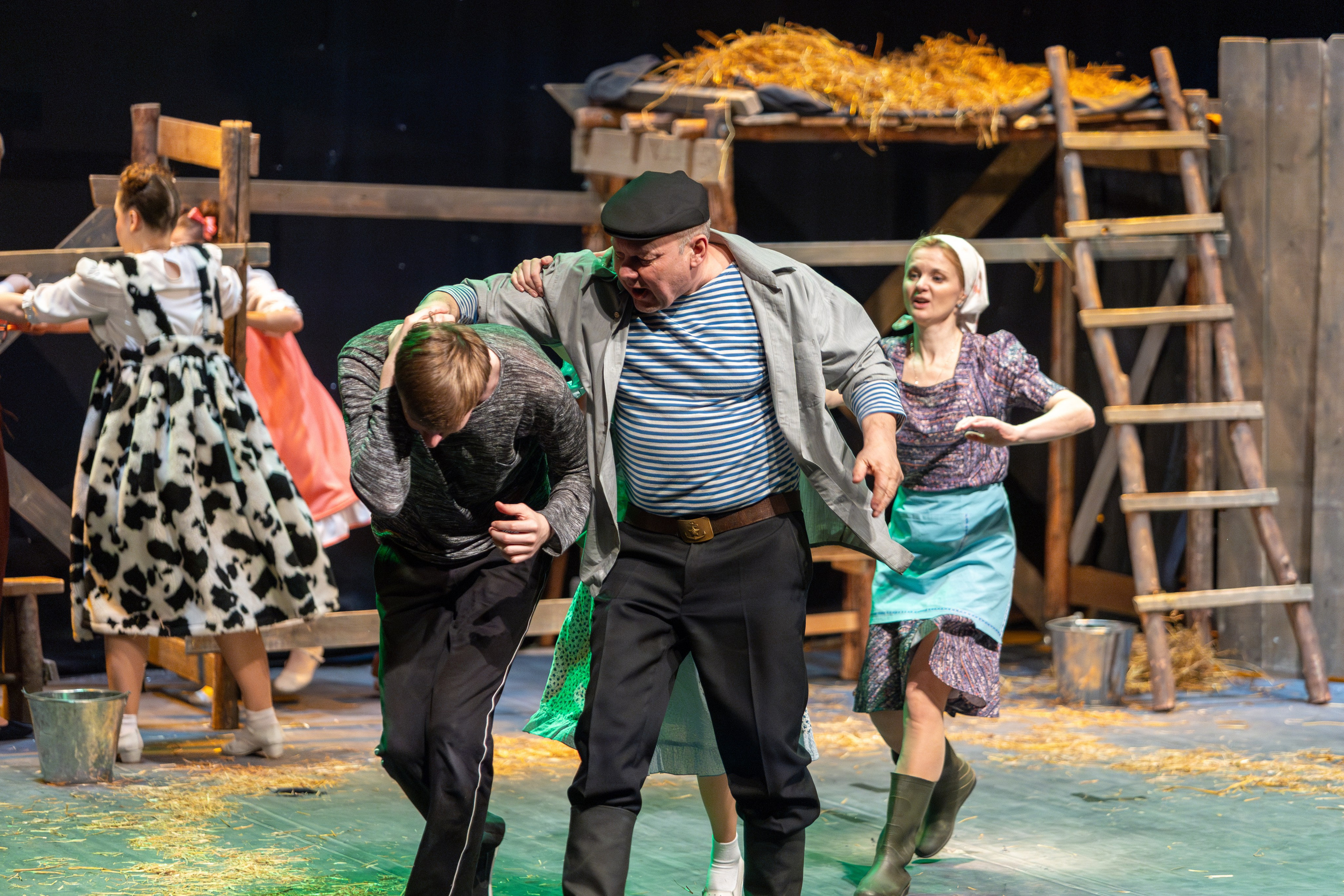 Театр белорусской армии «Очень простая история». Профессиональный интерьерный и репортажный фотограф Минск и РБ. Максим Орлов