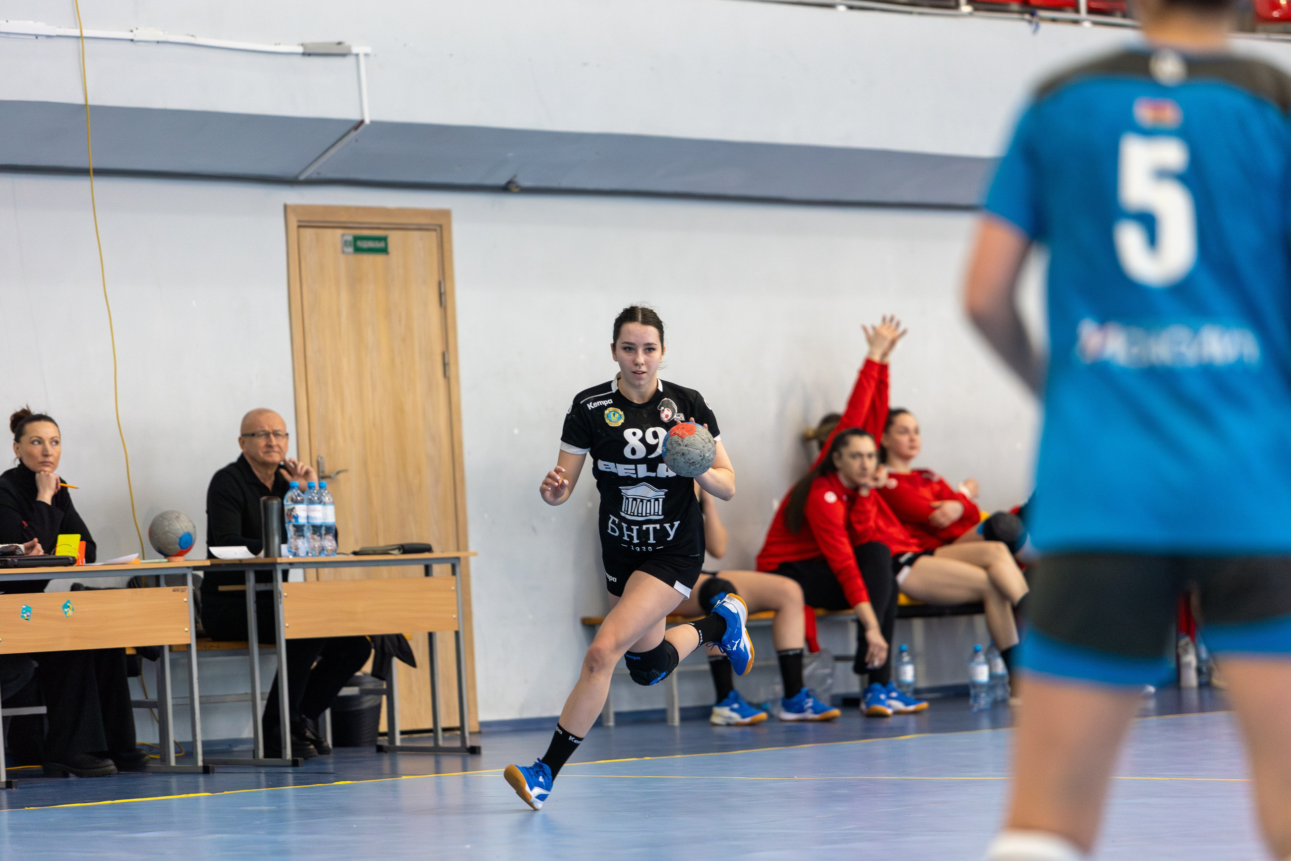 Гандбол. Лучшие кадры. БНТУ — Витебчанка. Профессиональный интерьерный и репортажный фотограф Минск и РБ. Максим Орлов