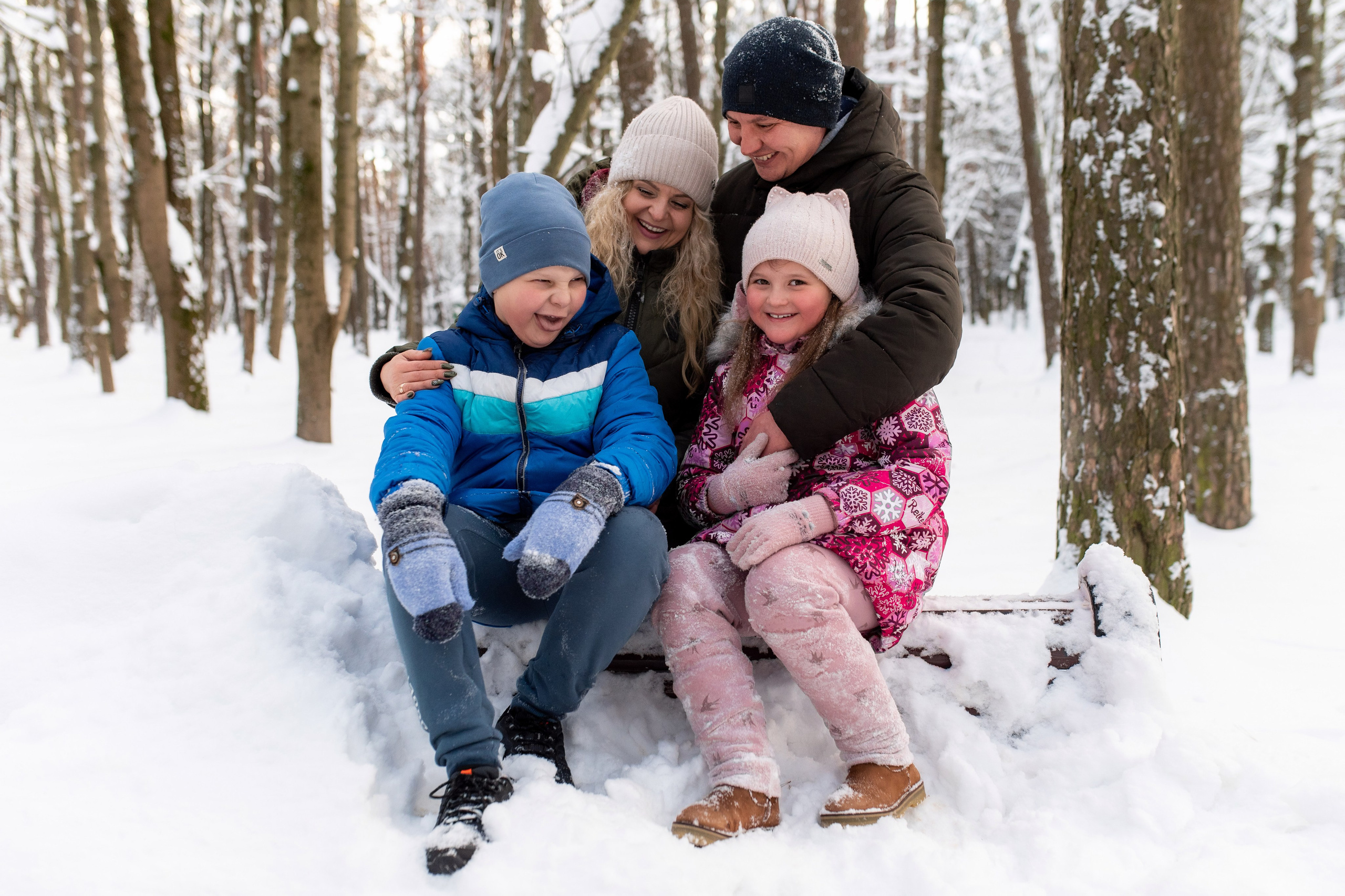 Сергей с семьей (в парке). Профессиональный интерьерный и репортажный фотограф Минск и РБ. Максим Орлов