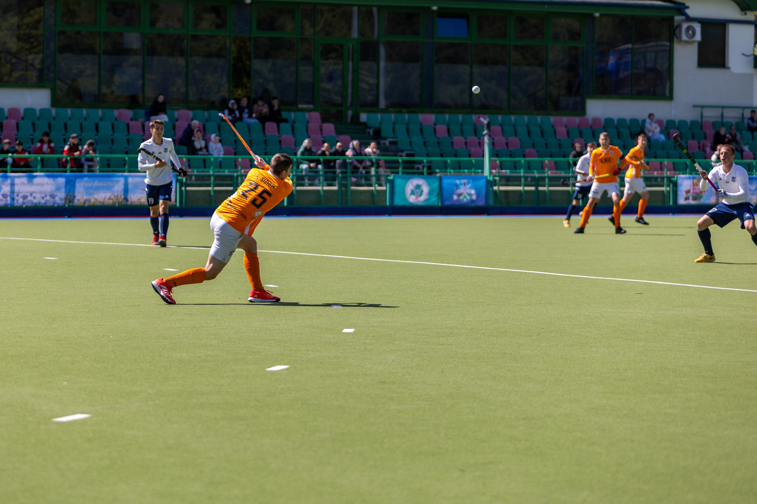 Хоккей на траве. ХК Минск — СК Строитель 12.05.2024. Профессиональный интерьерный и репортажный фотограф Минск и РБ. Максим Орлов