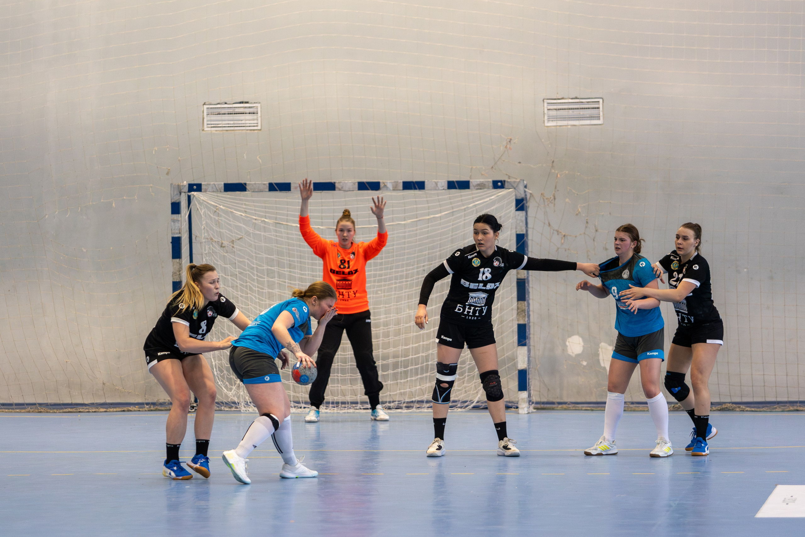 Гандбол. Лучшие кадры. БНТУ — Витебчанка. Профессиональный интерьерный и репортажный фотограф Минск и РБ. Максим Орлов