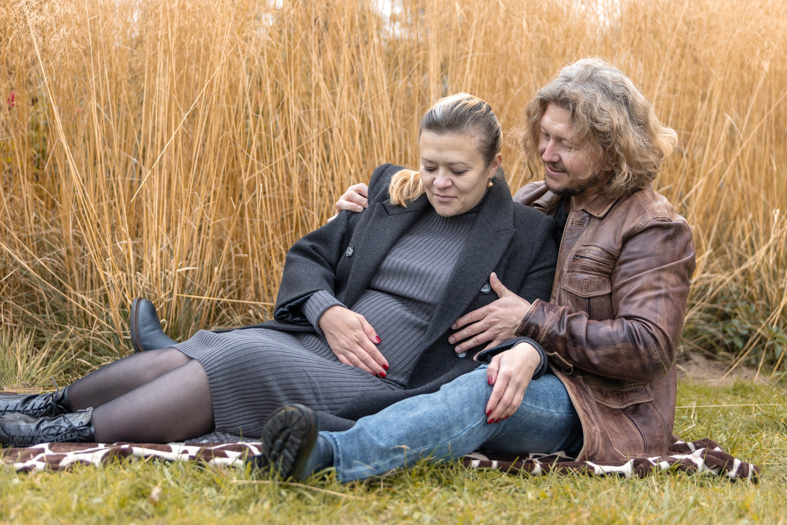 Олег и Марина. В ожидании. Фотосъемка в парке. Профессиональный интерьерный и репортажный фотограф Минск и РБ. Максим Орлов