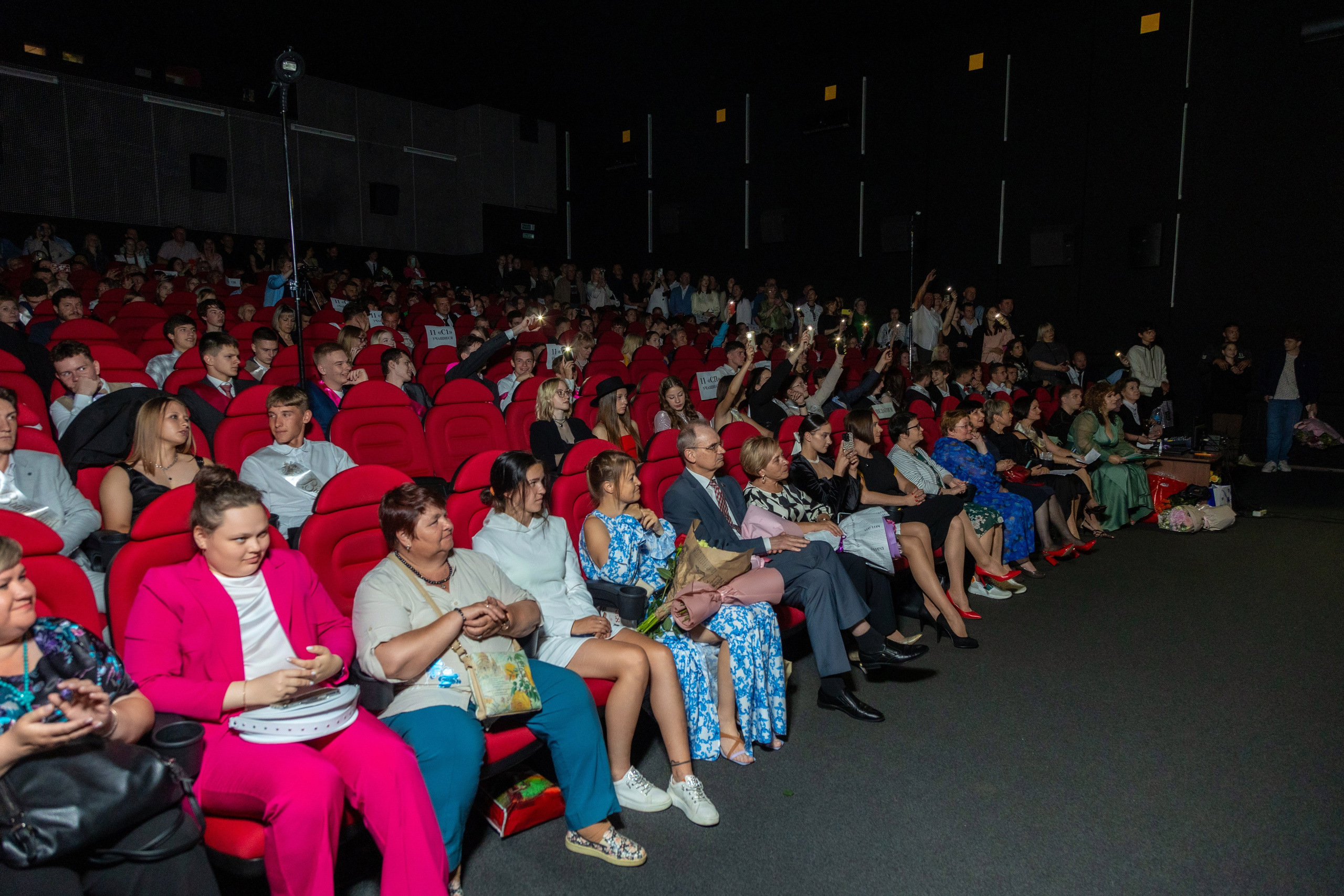 Вручение дипломов. 47 школа. Профессиональный интерьерный и репортажный фотограф Минск и РБ. Максим Орлов