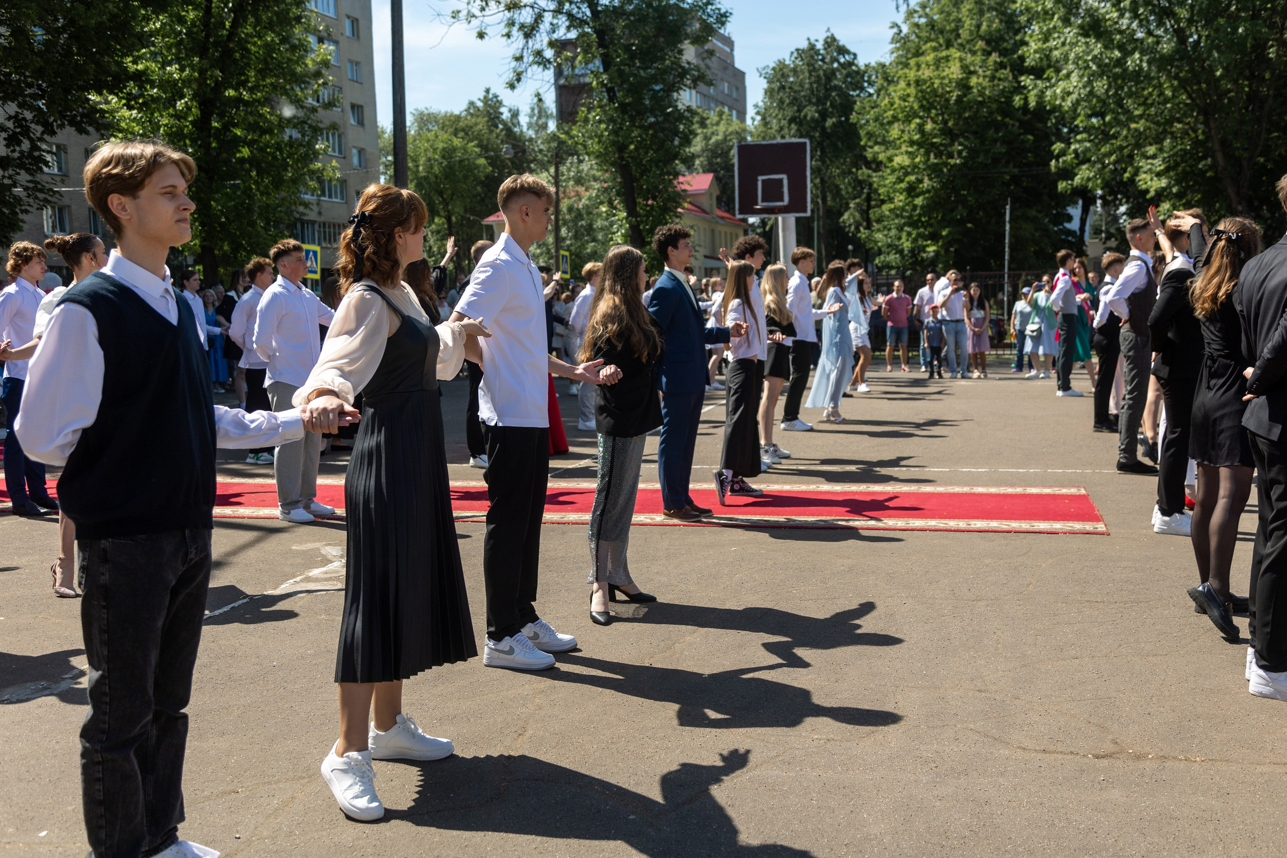 Школа 47. Последний звонок. Профессиональный интерьерный и репортажный фотограф Минск и РБ. Максим Орлов