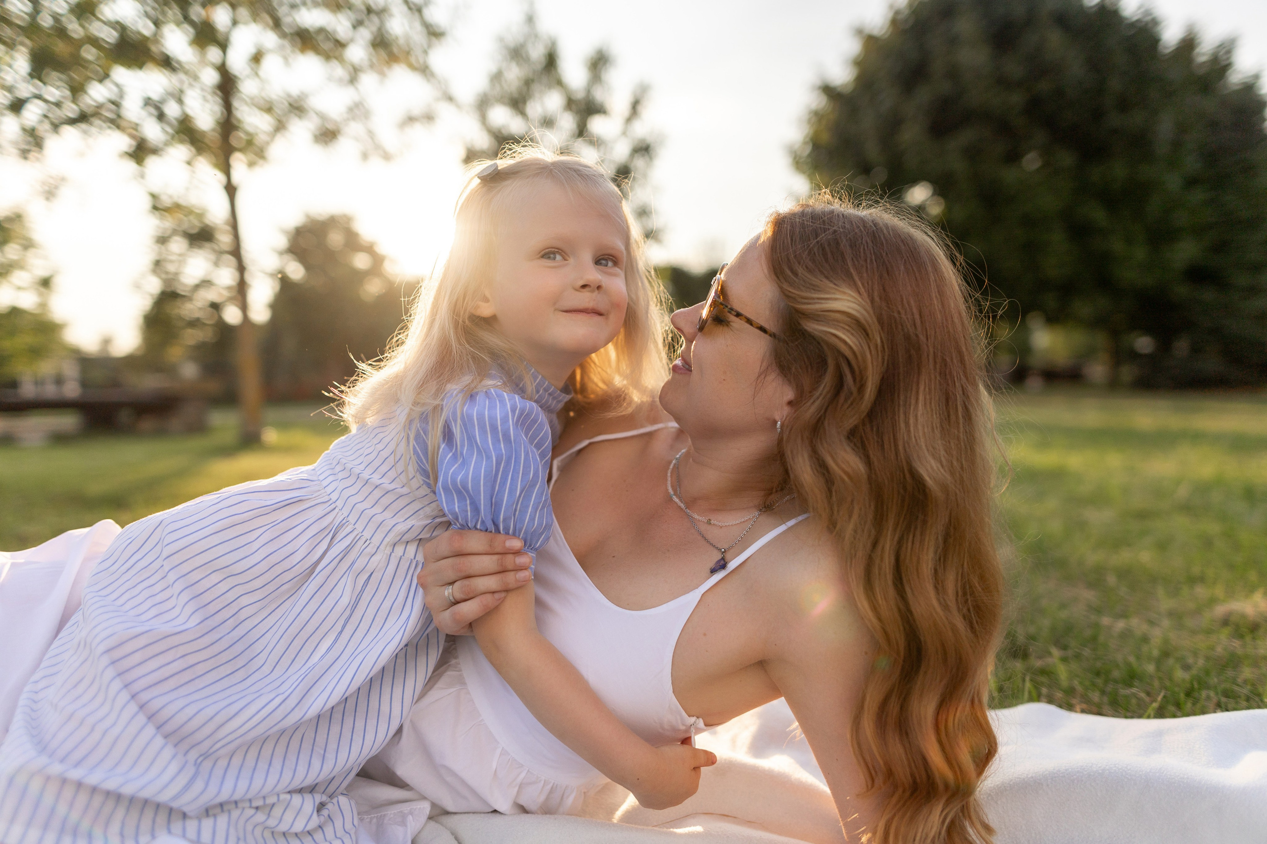 Стеша с мамой. Профессиональный интерьерный и репортажный фотограф Минск и РБ. Максим Орлов