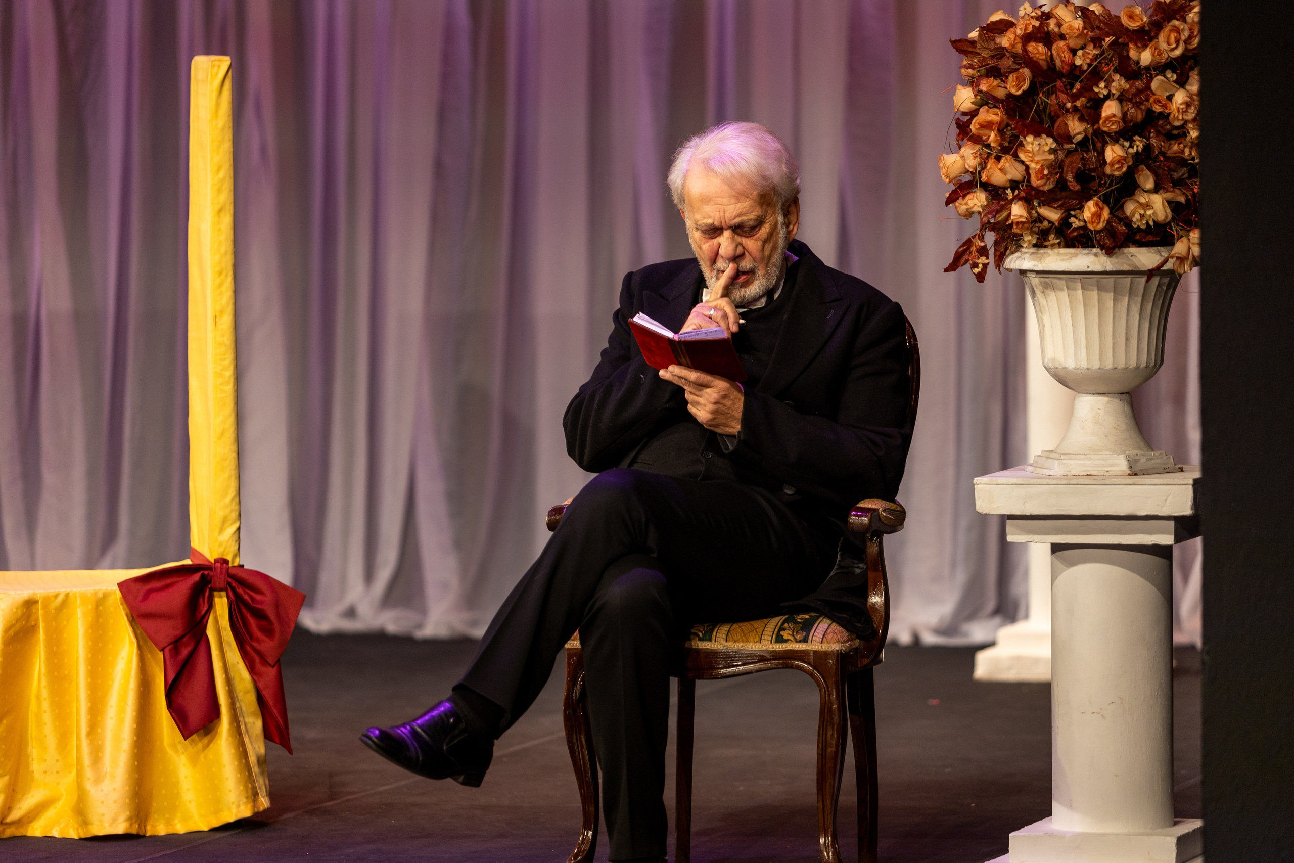 Новый театр «Как важно быть серьезным». Профессиональный интерьерный и репортажный фотограф Минск и РБ. Максим Орлов