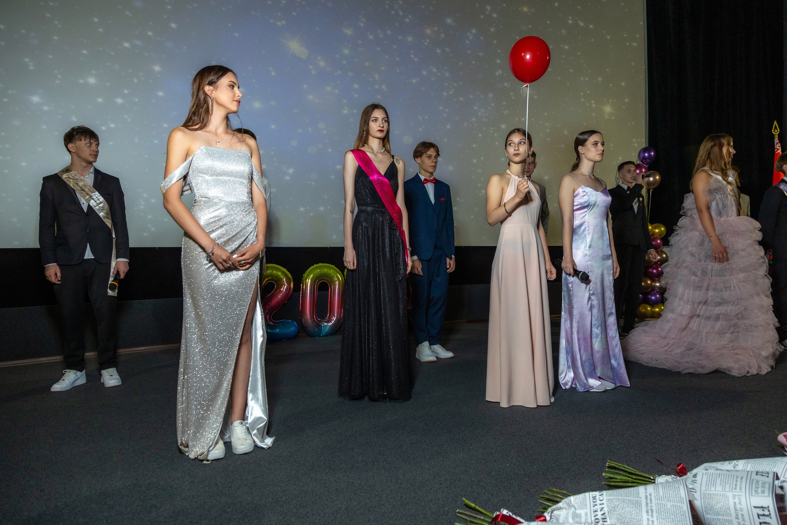 Вручение дипломов. 47 школа. Профессиональный интерьерный и репортажный фотограф Минск и РБ. Максим Орлов