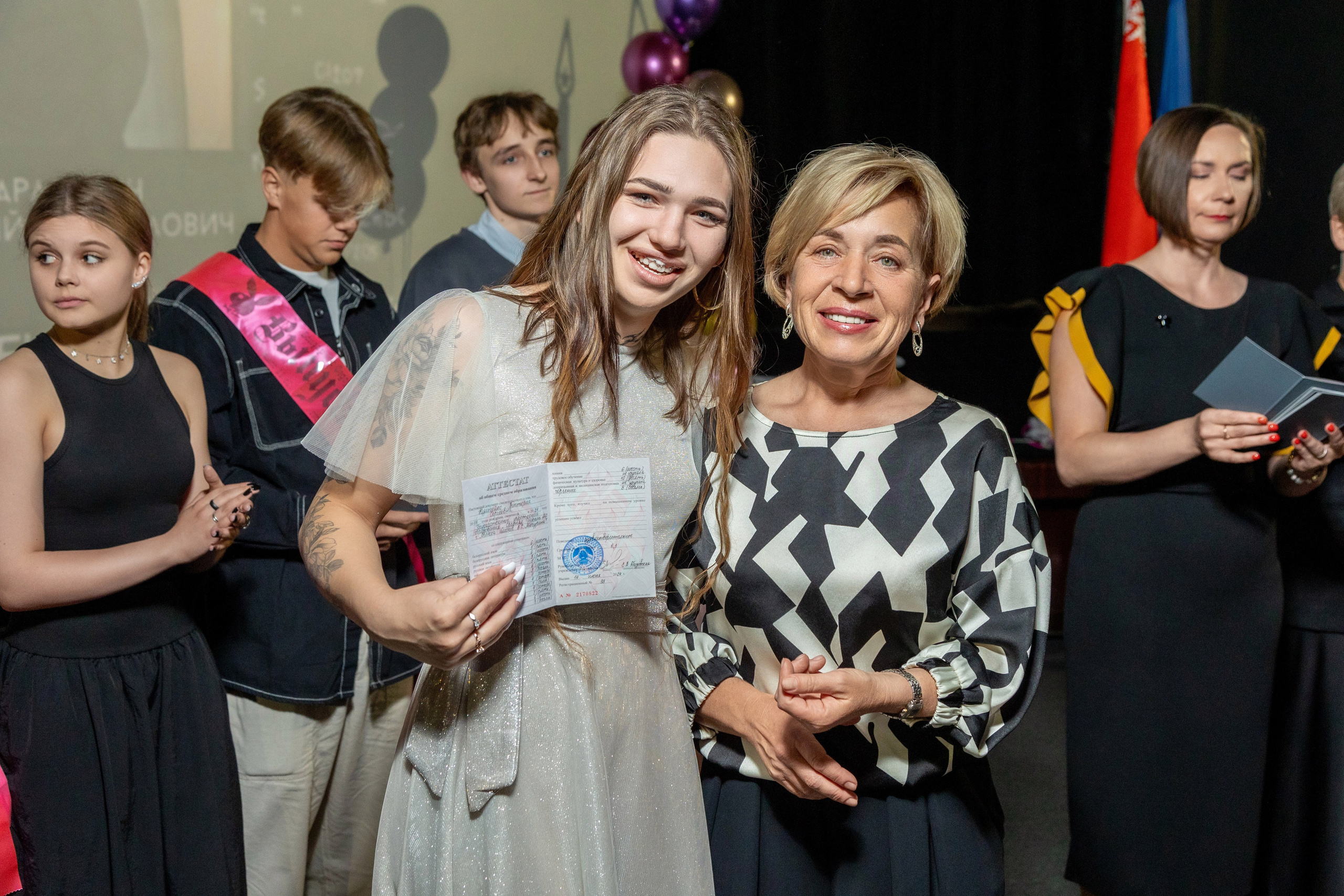 Вручение дипломов. 47 школа. Профессиональный интерьерный и репортажный фотограф Минск и РБ. Максим Орлов