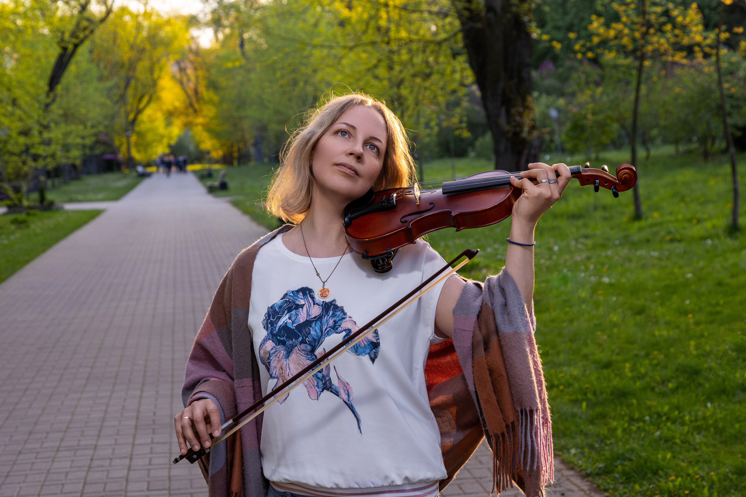 Алеся с дочками. Профессиональный интерьерный и репортажный фотограф Минск и РБ. Максим Орлов