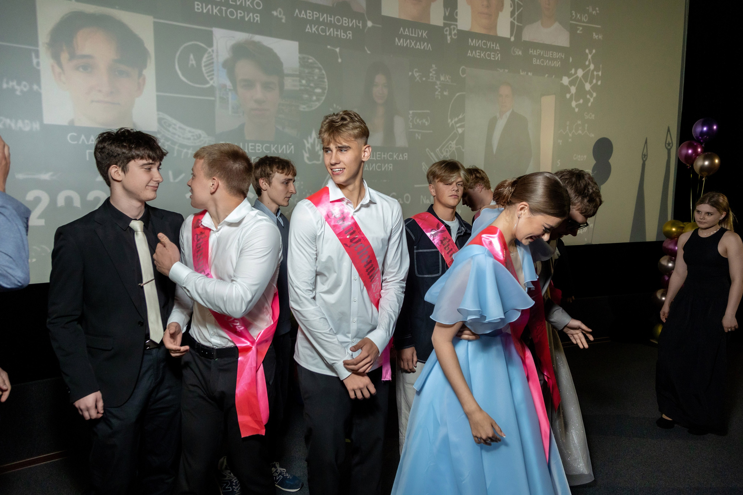 Вручение дипломов. 47 школа. Профессиональный интерьерный и репортажный фотограф Минск и РБ. Максим Орлов