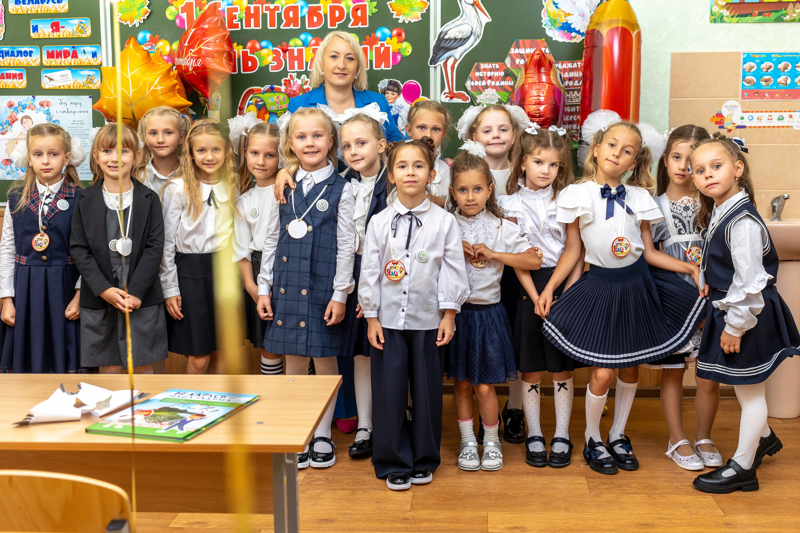 Линейка 1 сентября 2023 г. Профессиональный интерьерный и репортажный фотограф Минск и РБ. Максим Орлов