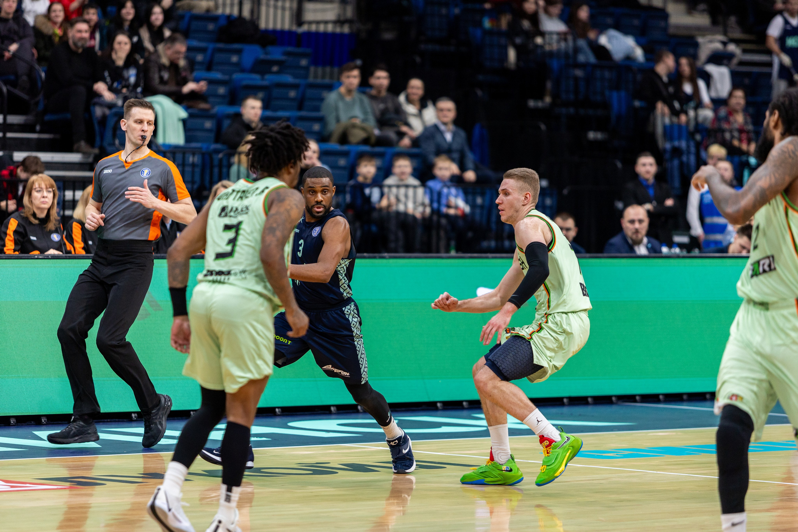 Баскетбол. Лучшие кадры. Минск — Уралмаш 13.02.2024. Профессиональный интерьерный и репортажный фотограф Минск и РБ. Максим Орлов