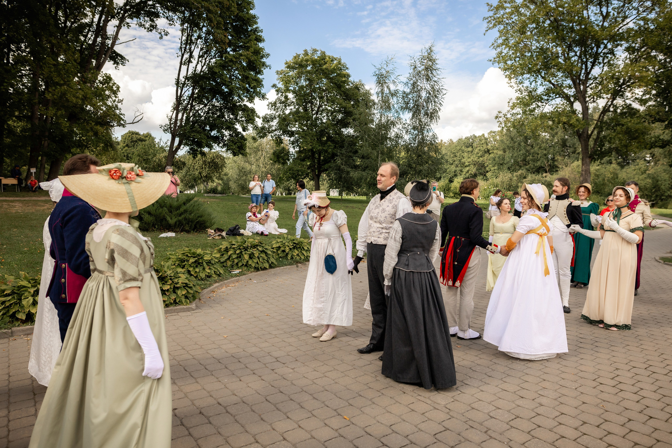 Пикник начала 19 века. Профессиональный интерьерный и репортажный фотограф Минск и РБ. Максим Орлов