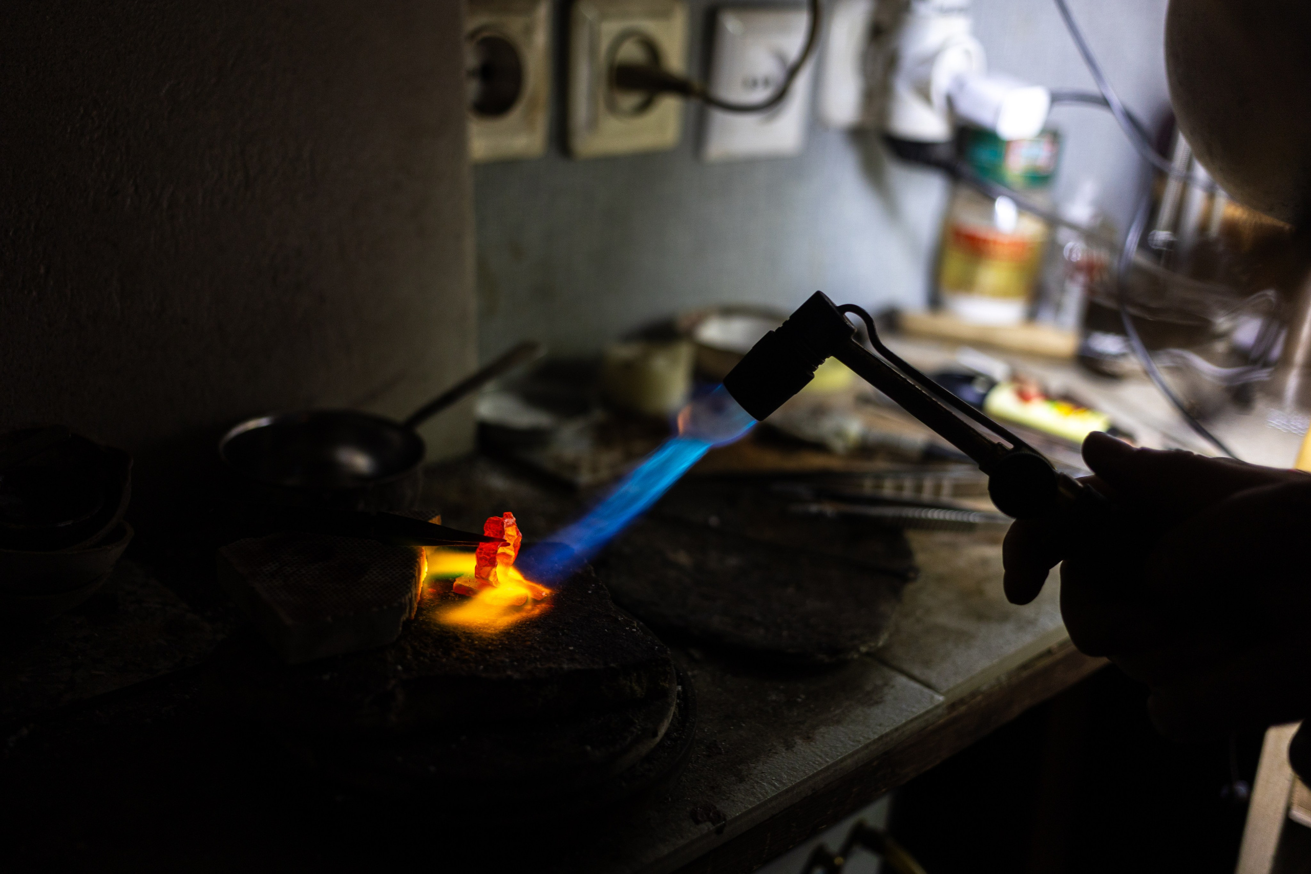 В ювелирной мастерской Артура Николаевича. Профессиональный интерьерный и репортажный фотограф Минск и РБ. Максим Орлов