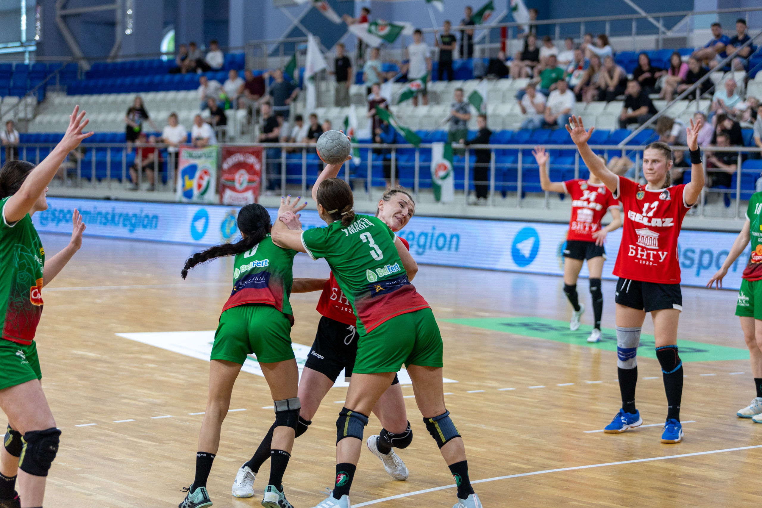 Гандбол. Финал. БНТУ — Гомель. 25.05.2024. Профессиональный интерьерный и репортажный фотограф Минск и РБ. Максим Орлов