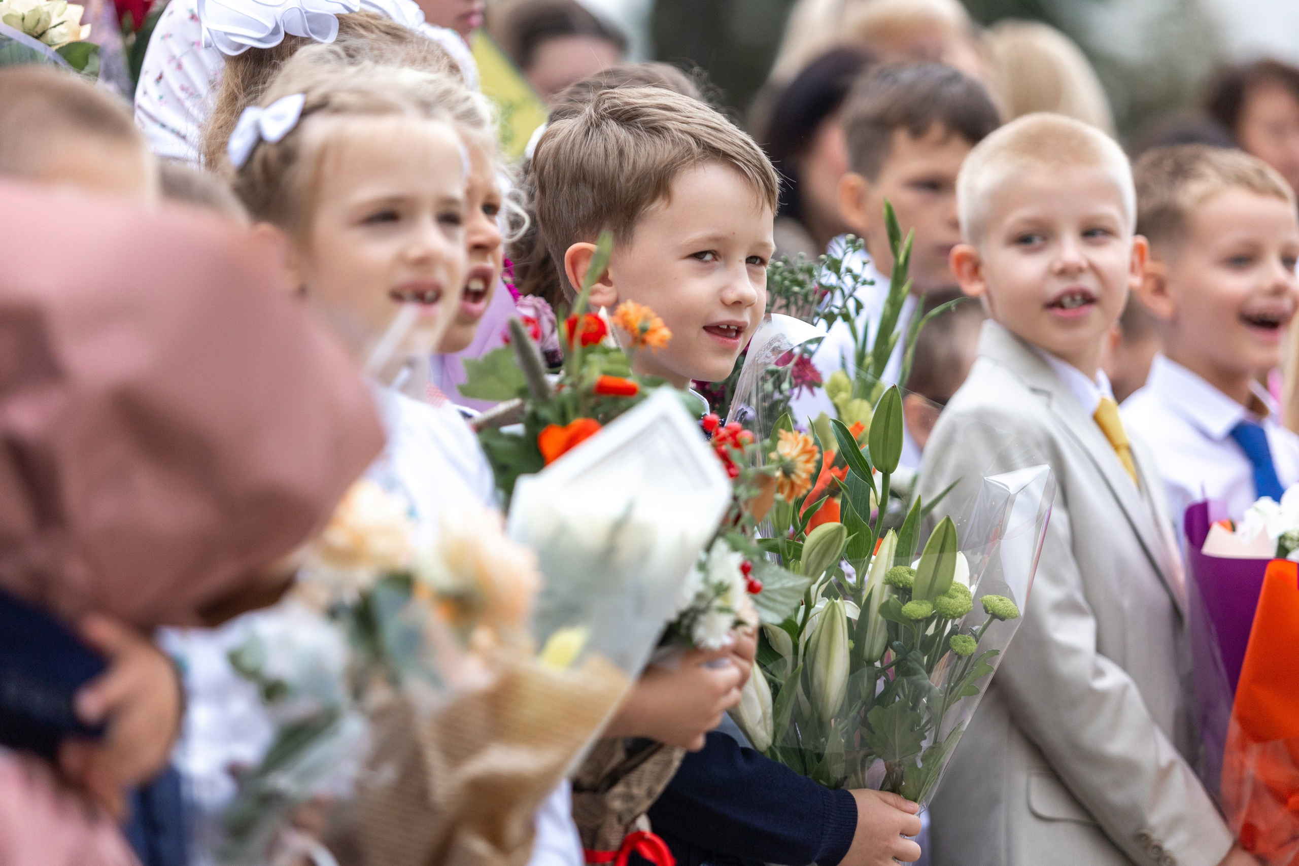 Линейка 1-го сентября. Профессиональный интерьерный и репортажный фотограф Минск и РБ. Максим Орлов