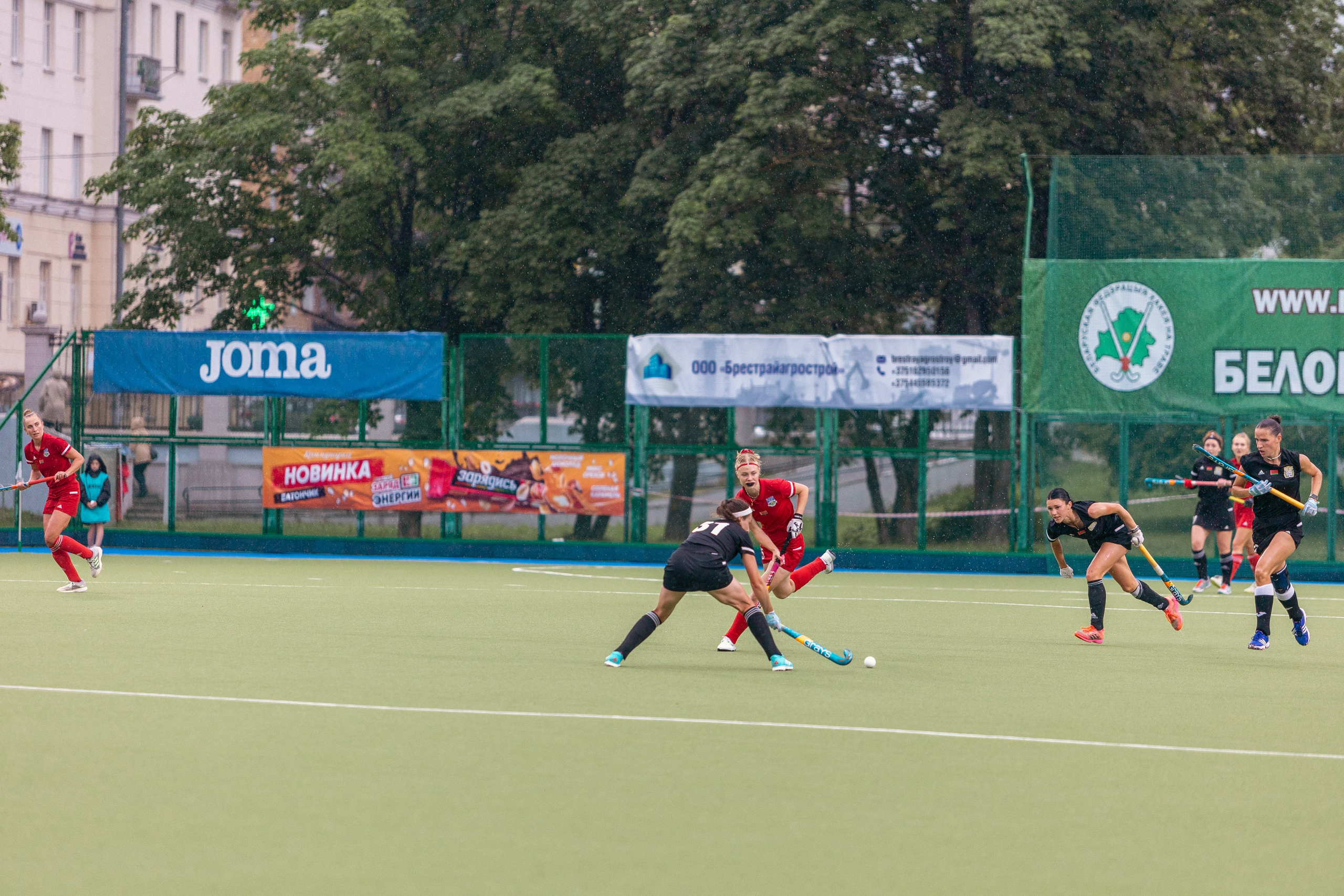 Хоккей на траве. Девушки. ХК Минск — ХК Виктория (Смолевичи) 10.06.2024. Профессиональный интерьерный и репортажный фотограф Минск и РБ. Максим Орлов