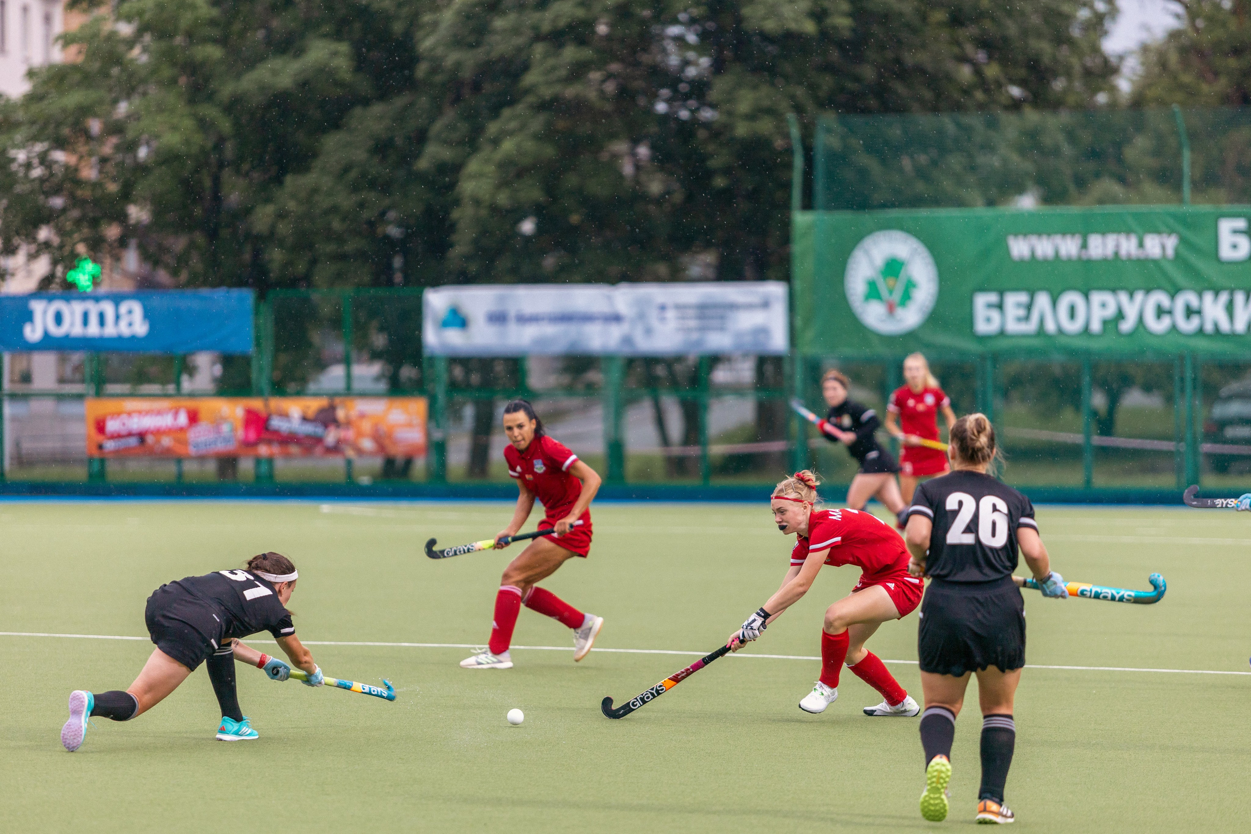 Хоккей на траве. Девушки. ХК Минск — ХК Виктория (Смолевичи) 10.06.2024. Профессиональный интерьерный и репортажный фотограф Минск и РБ. Максим Орлов