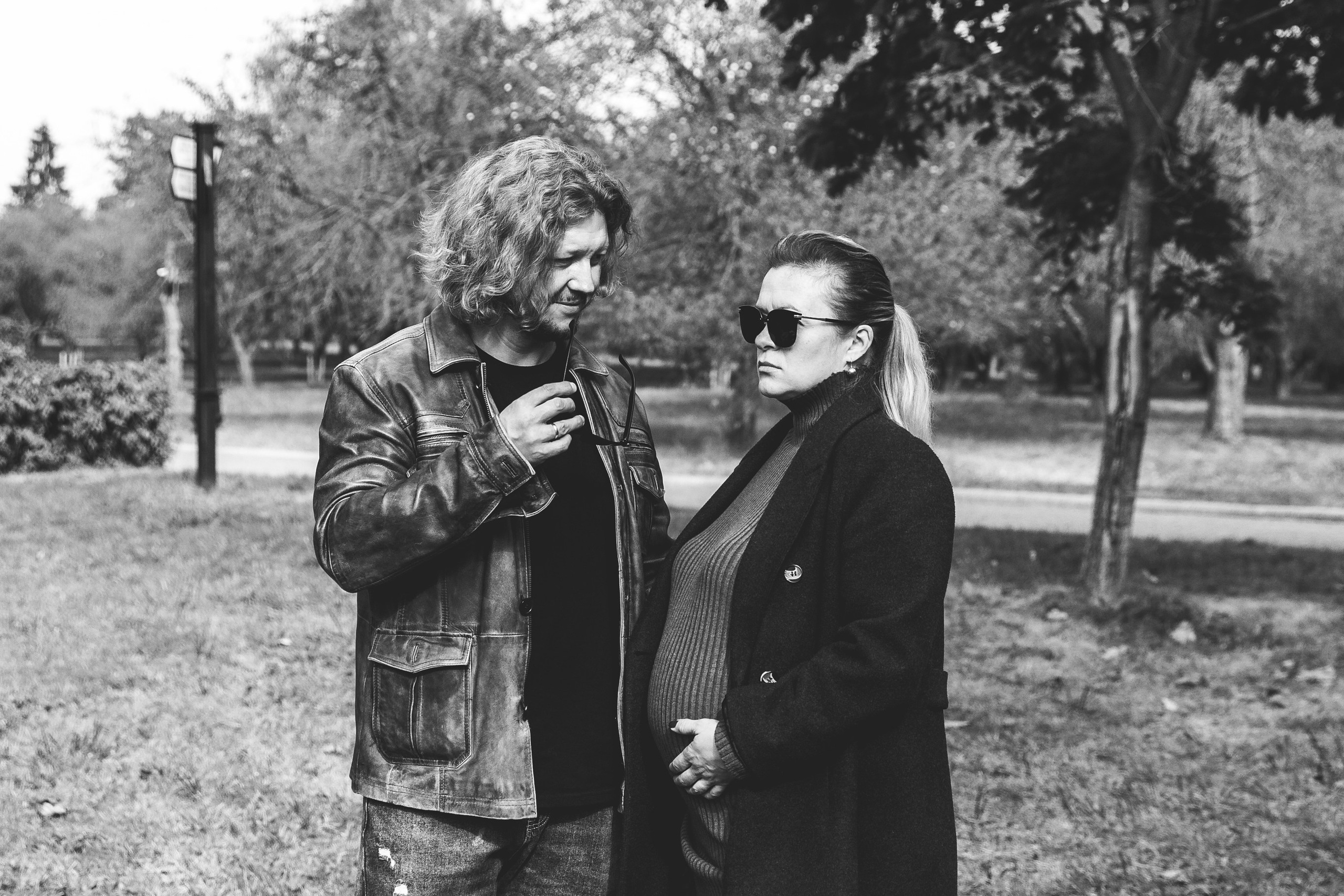 Олег и Марина. В ожидании. Фотосъемка в парке. Профессиональный интерьерный и репортажный фотограф Минск и РБ. Максим Орлов