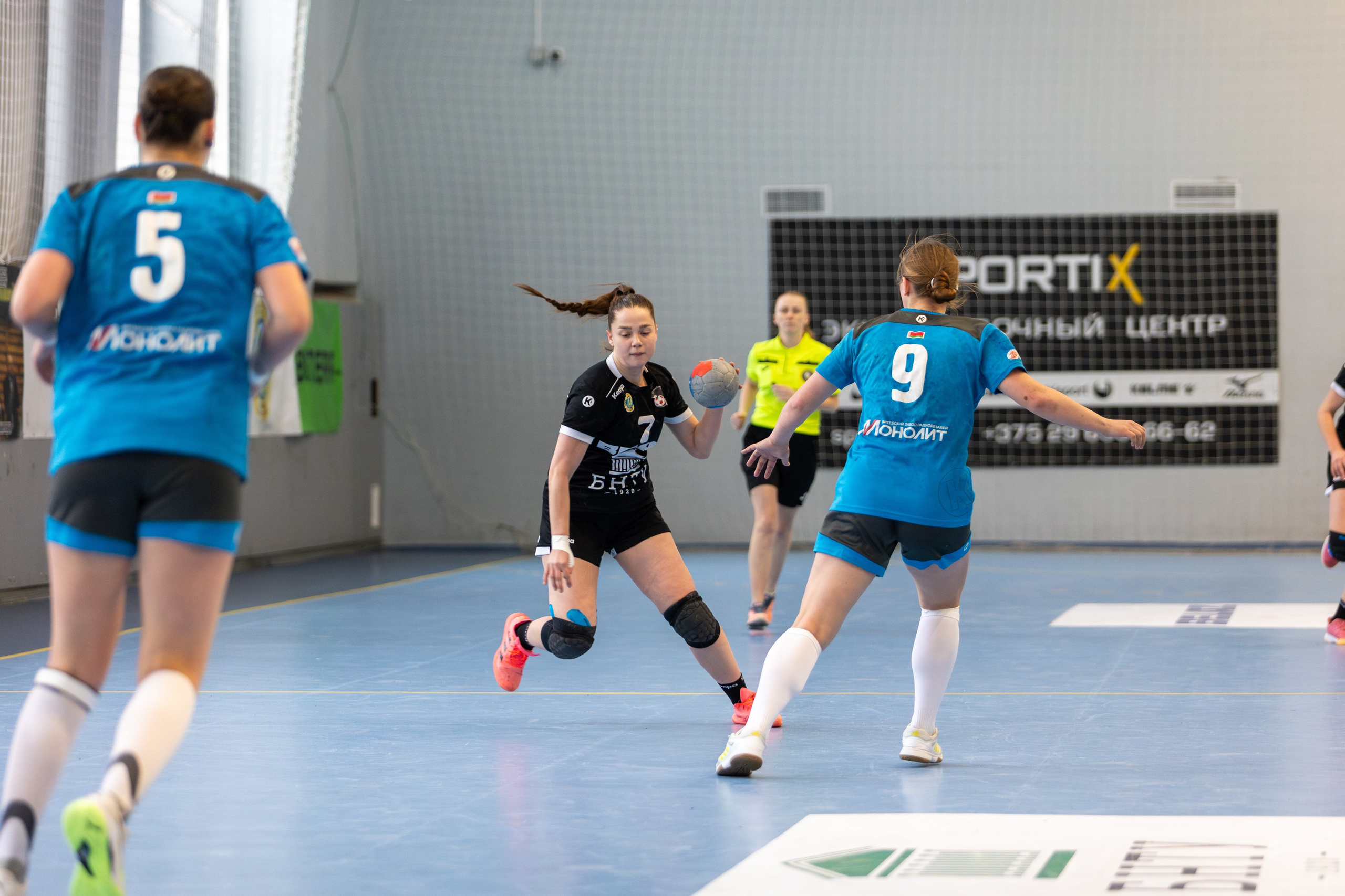 Гандбол. Лучшие кадры. БНТУ — Витебчанка. Профессиональный интерьерный и репортажный фотограф Минск и РБ. Максим Орлов