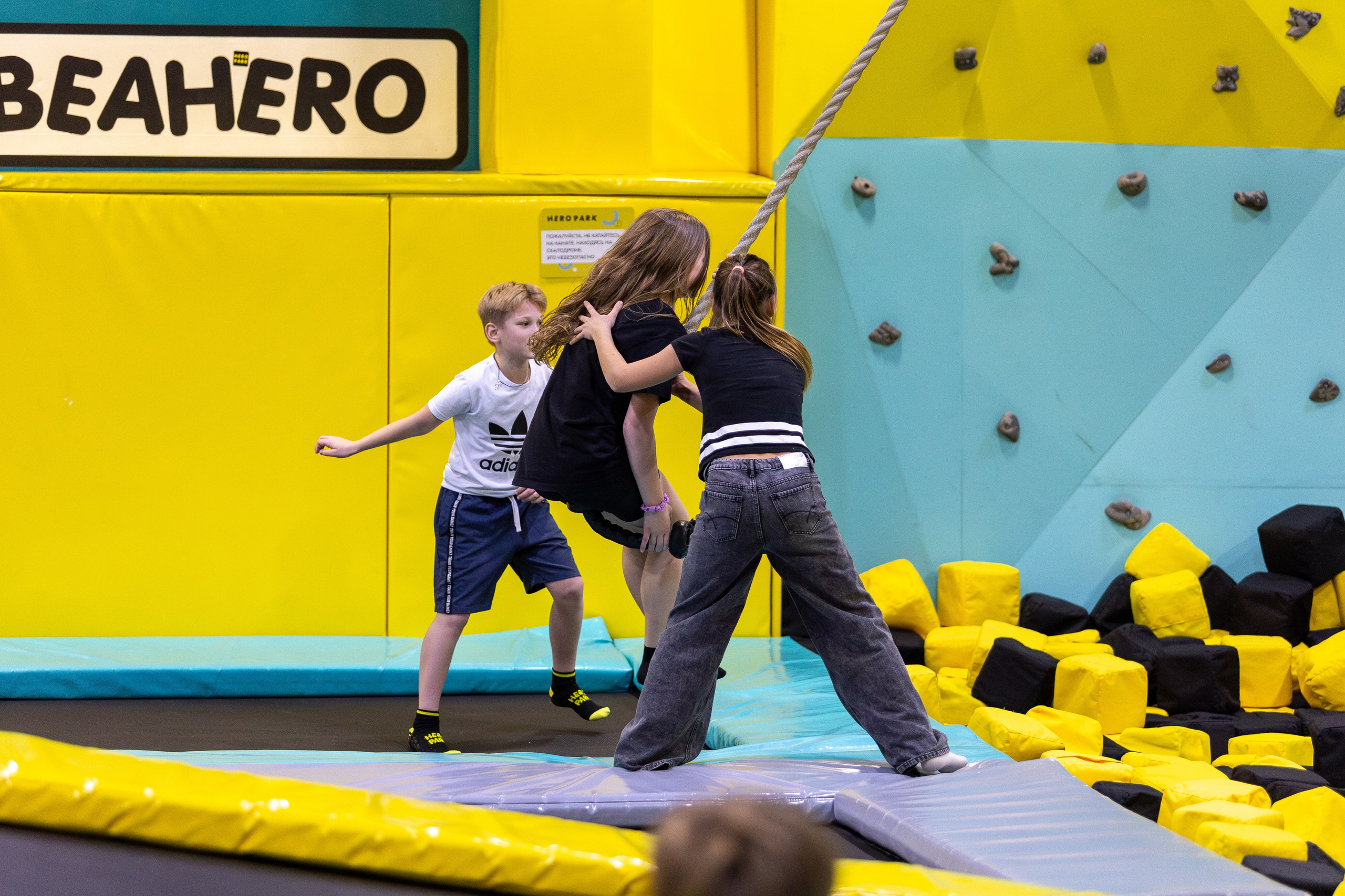 ДР Влада (батутная арена). Профессиональный интерьерный и репортажный фотограф Минск и РБ. Максим Орлов